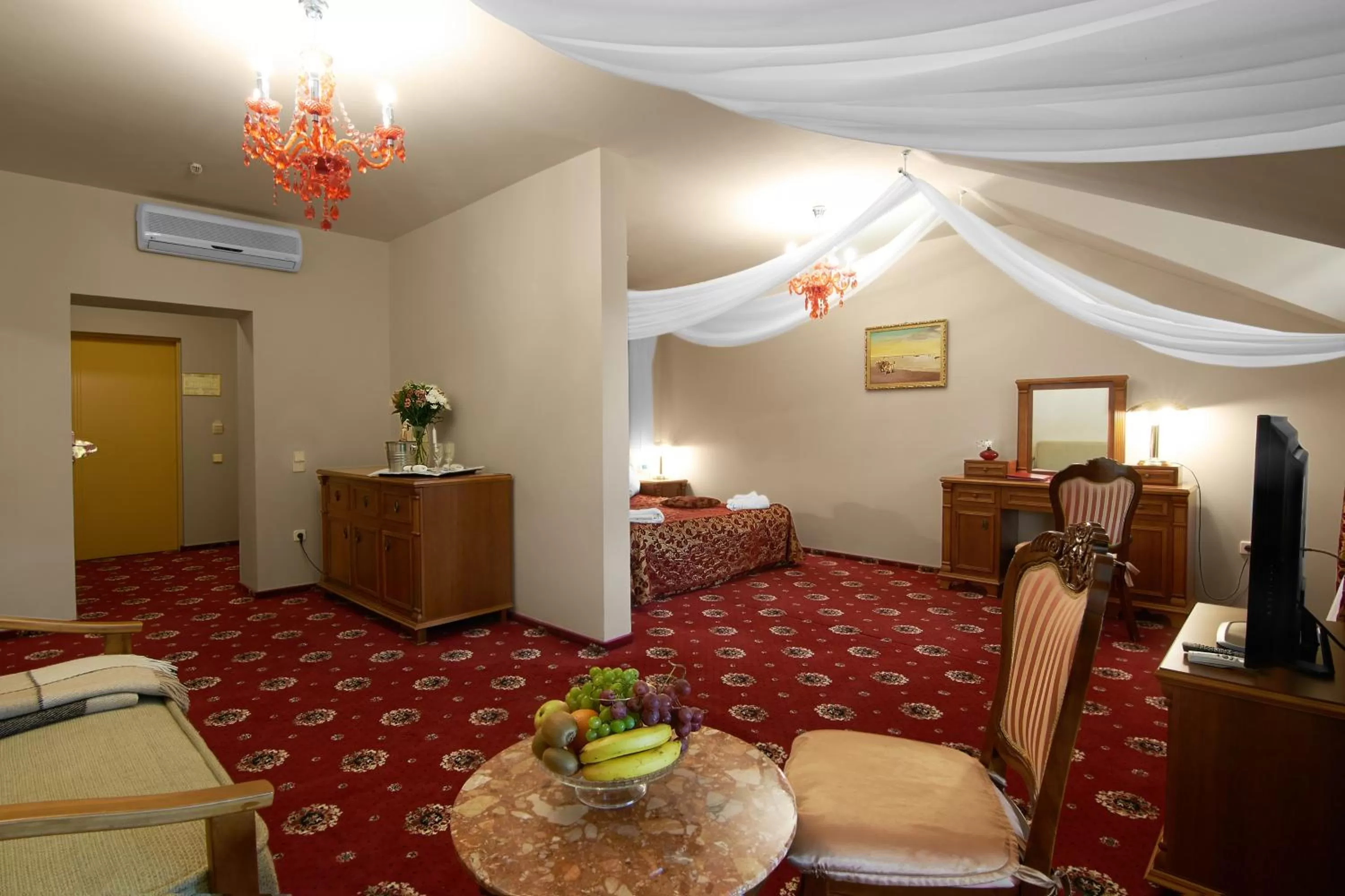 Photo of the whole room in Oscar