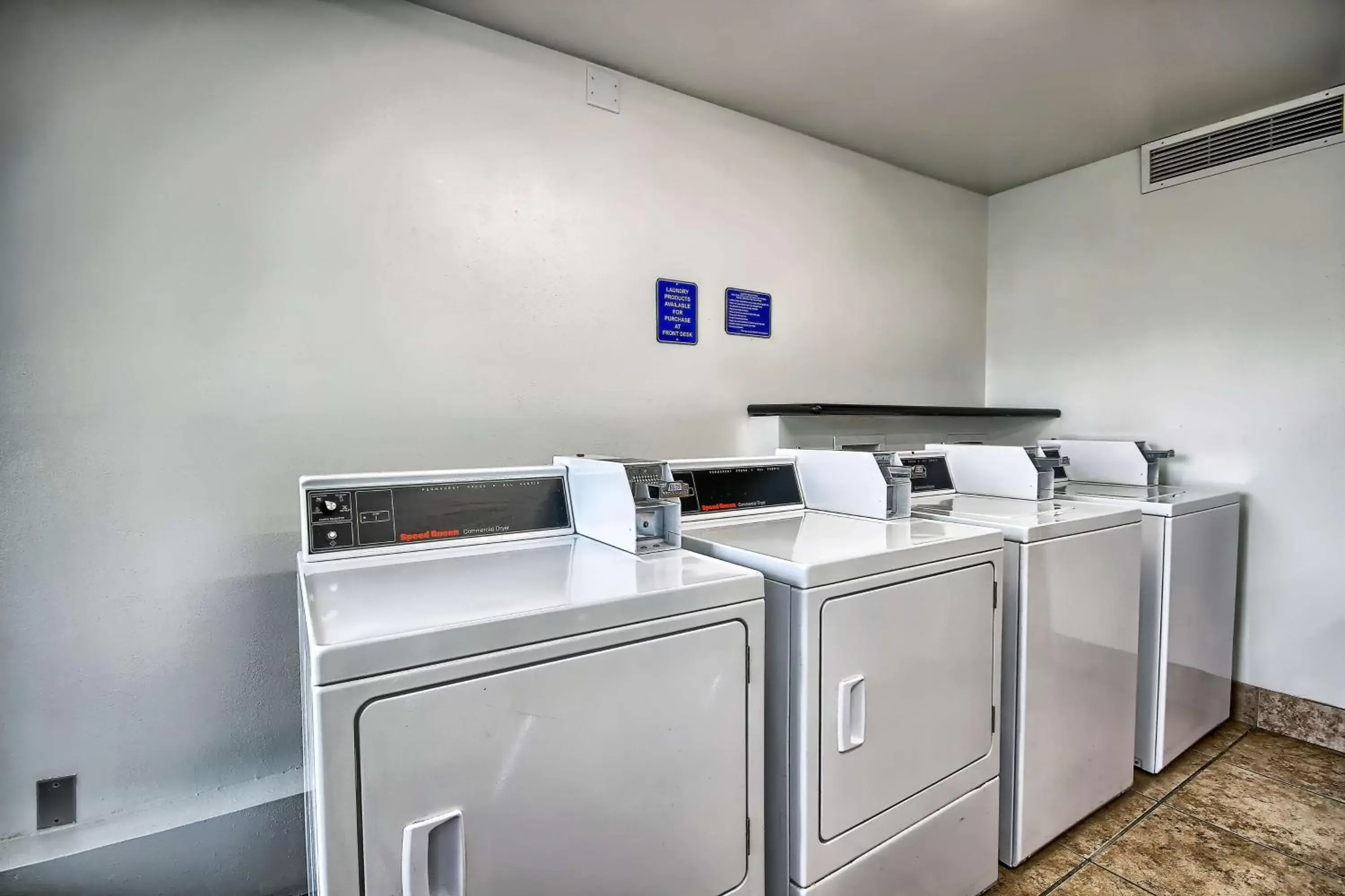 On site, Kitchen/Kitchenette in Motel 6-Columbus, OH - West