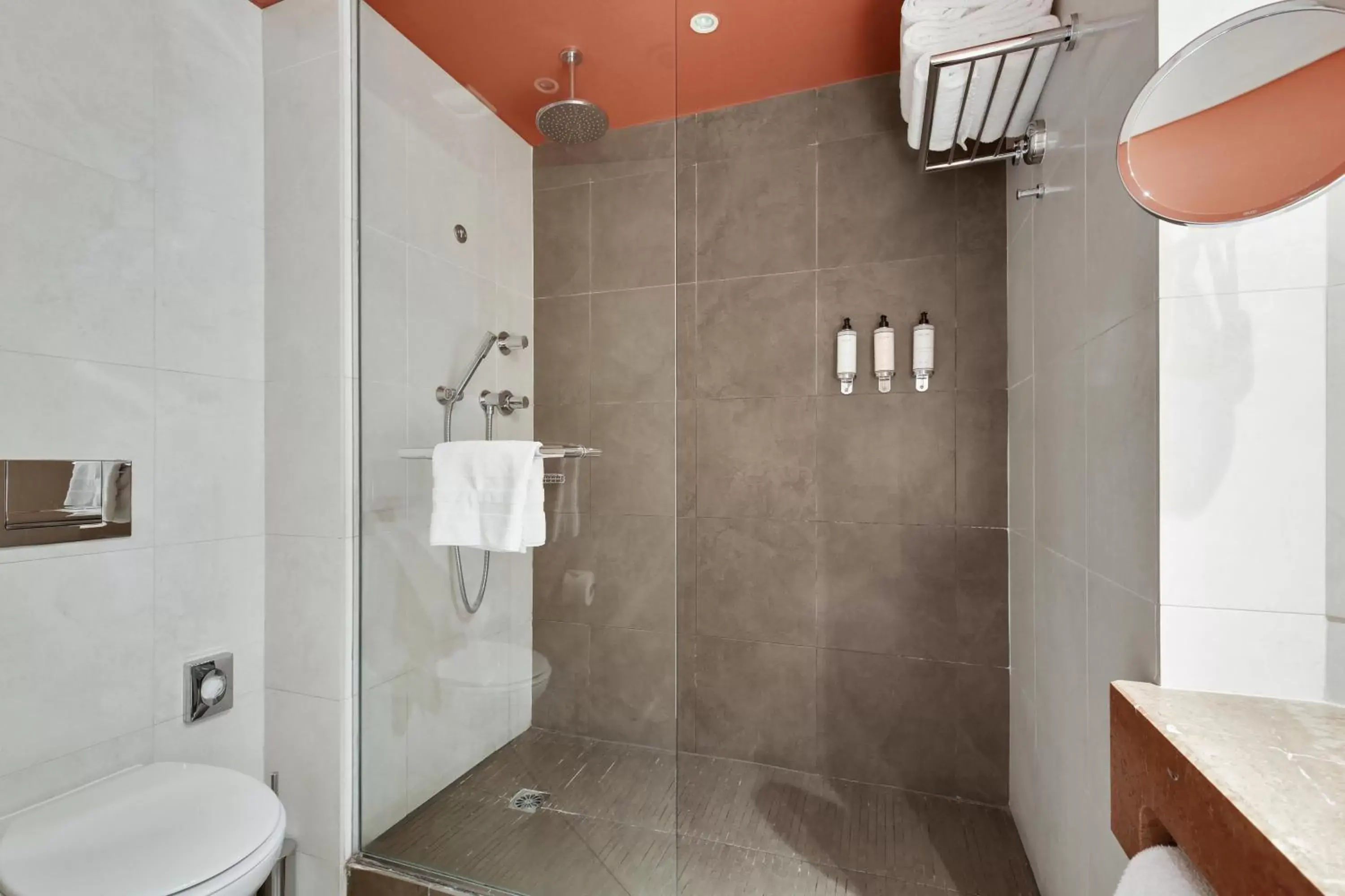 Shower, Bathroom in Nest Paris La Défense - MGallery
