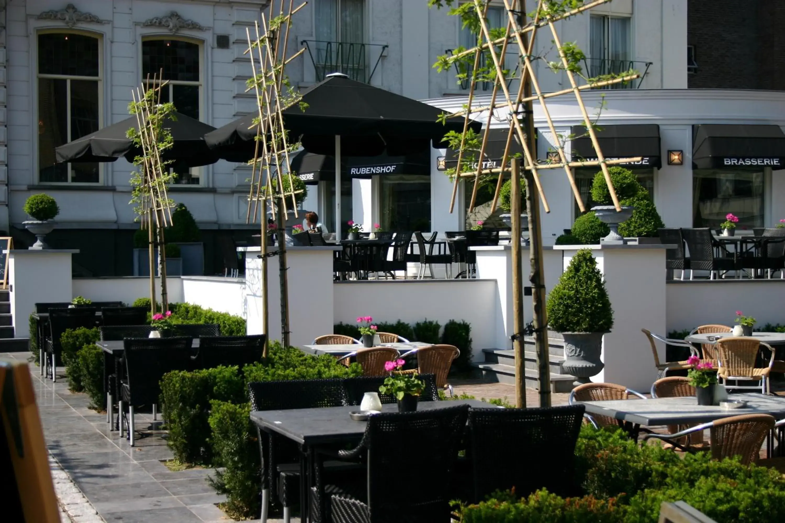 Patio, Restaurant/Places to Eat in Golden Tulip West Ende