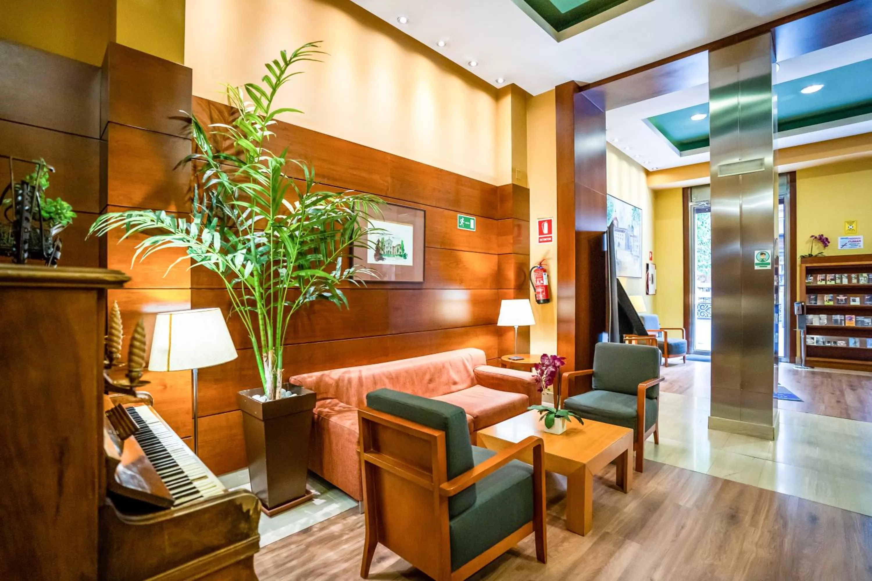 Lobby or reception in Victoria 4 Puerta del Sol