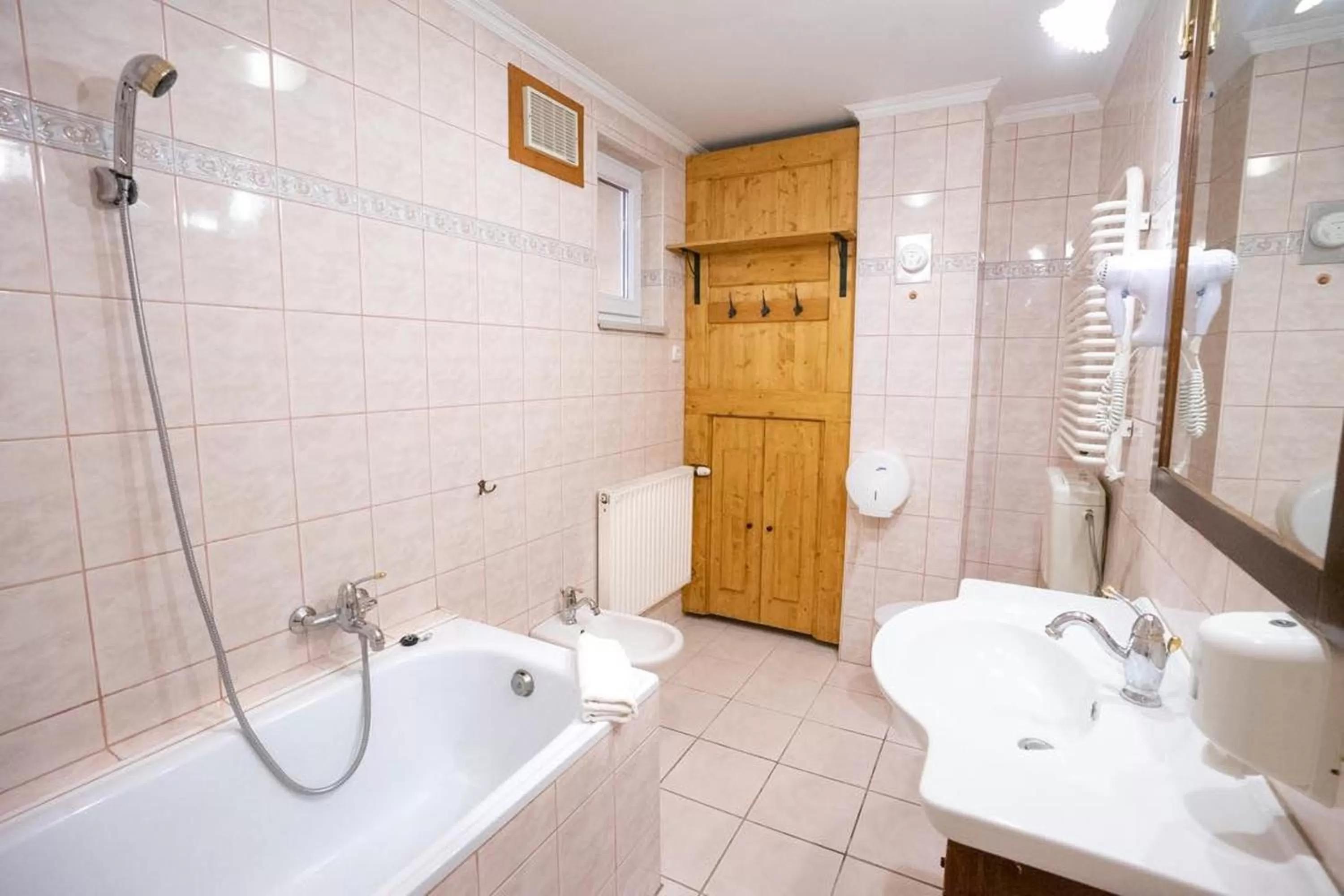 Vadvirág Vendéglő és Fogadó