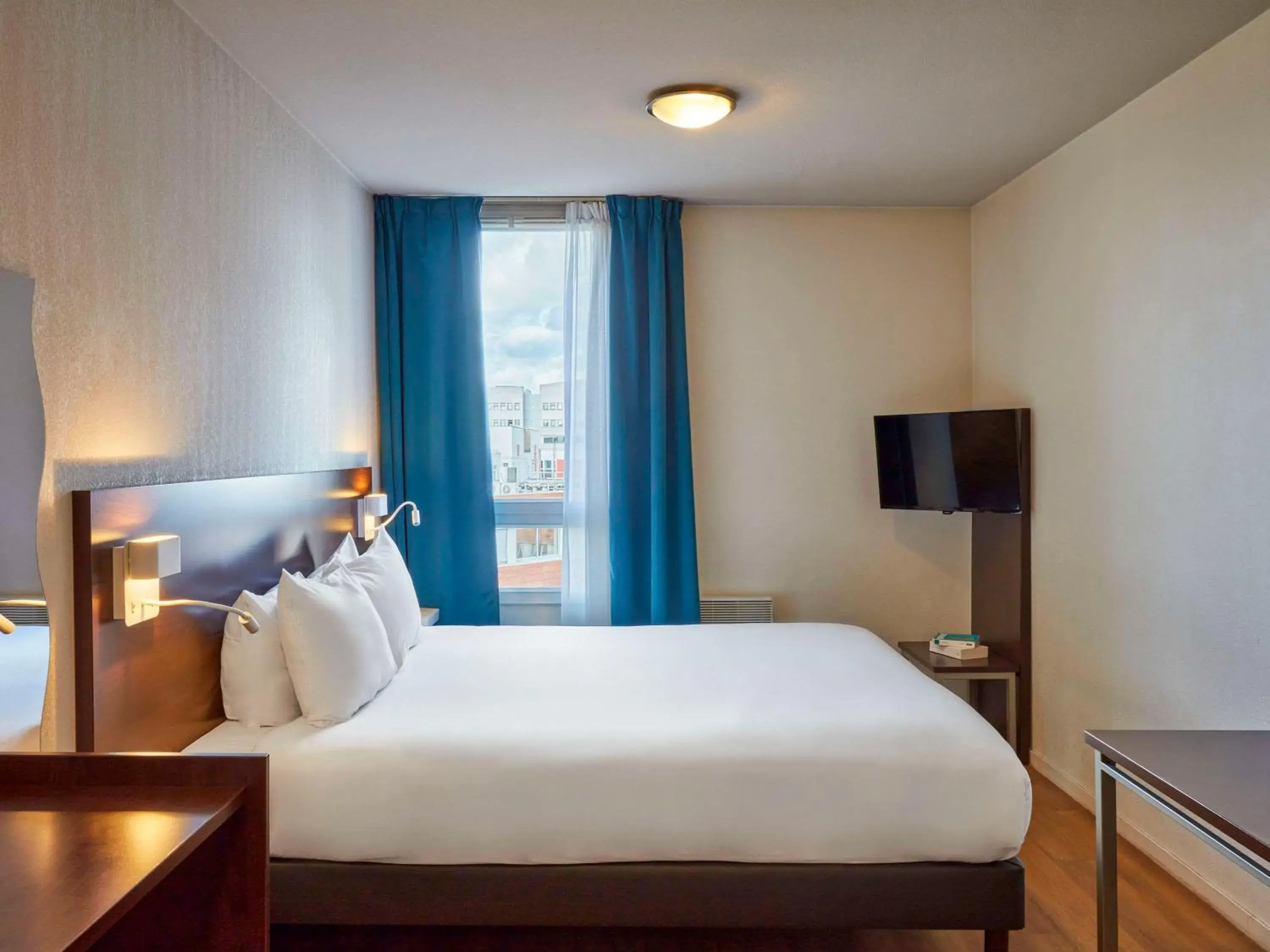 Bedroom, Bed in Aparthotel Adagio Access Paris Saint-Denis Pleyel