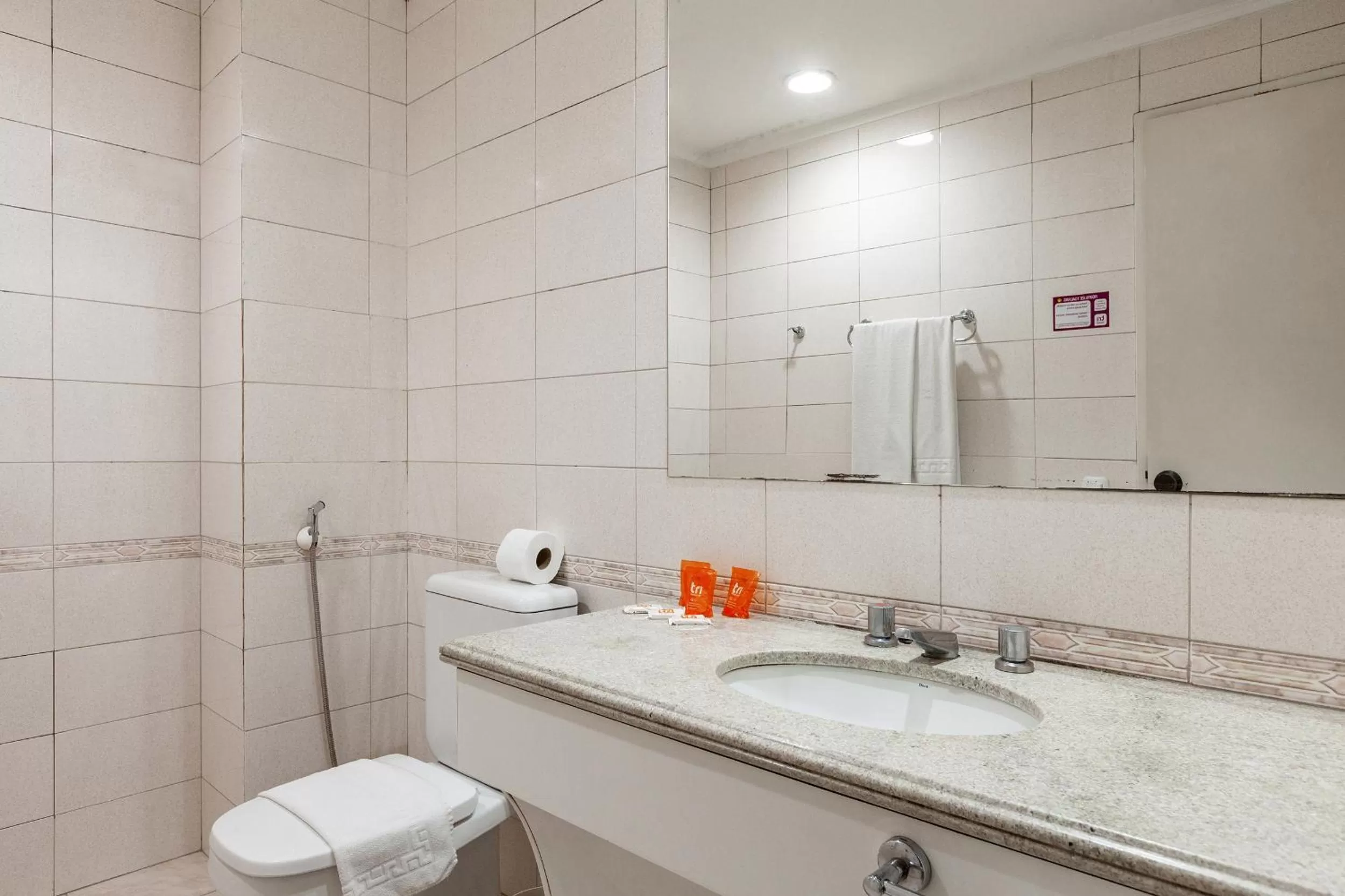 Toilet, Bathroom in Tri Hotel Smart Caxias