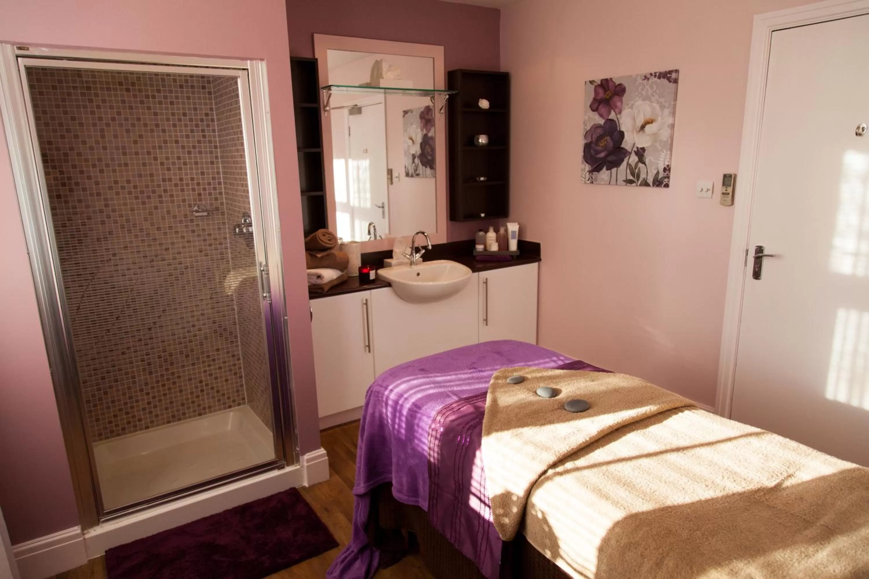 Spa and wellness centre/facilities, Bed in Mercure Sheffield Kenwood Hall & Spa