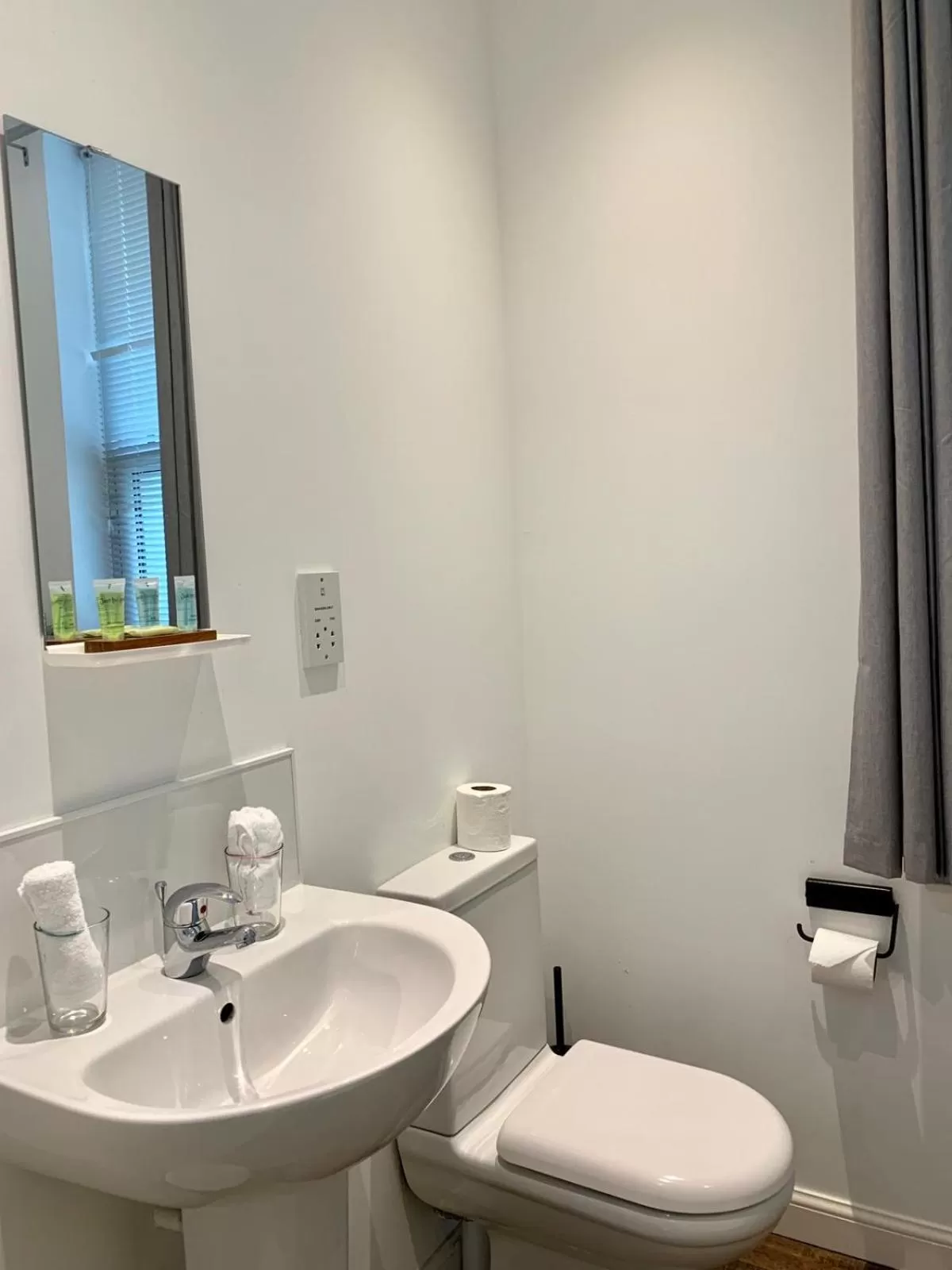 Bathroom in Drumdevan Country House, Inverness