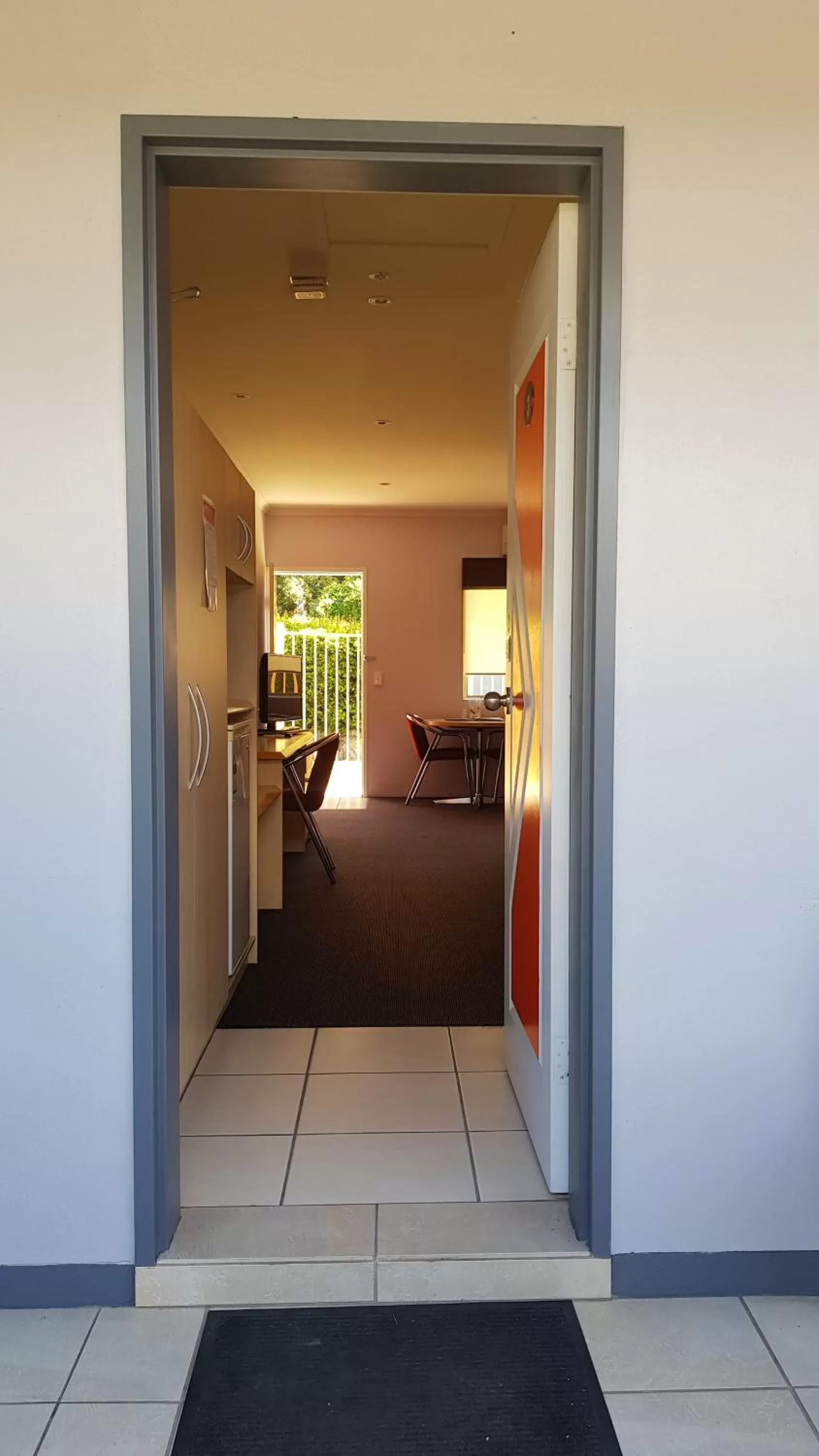 Photo of the whole room, Bed in Red Bridge Motor Inn