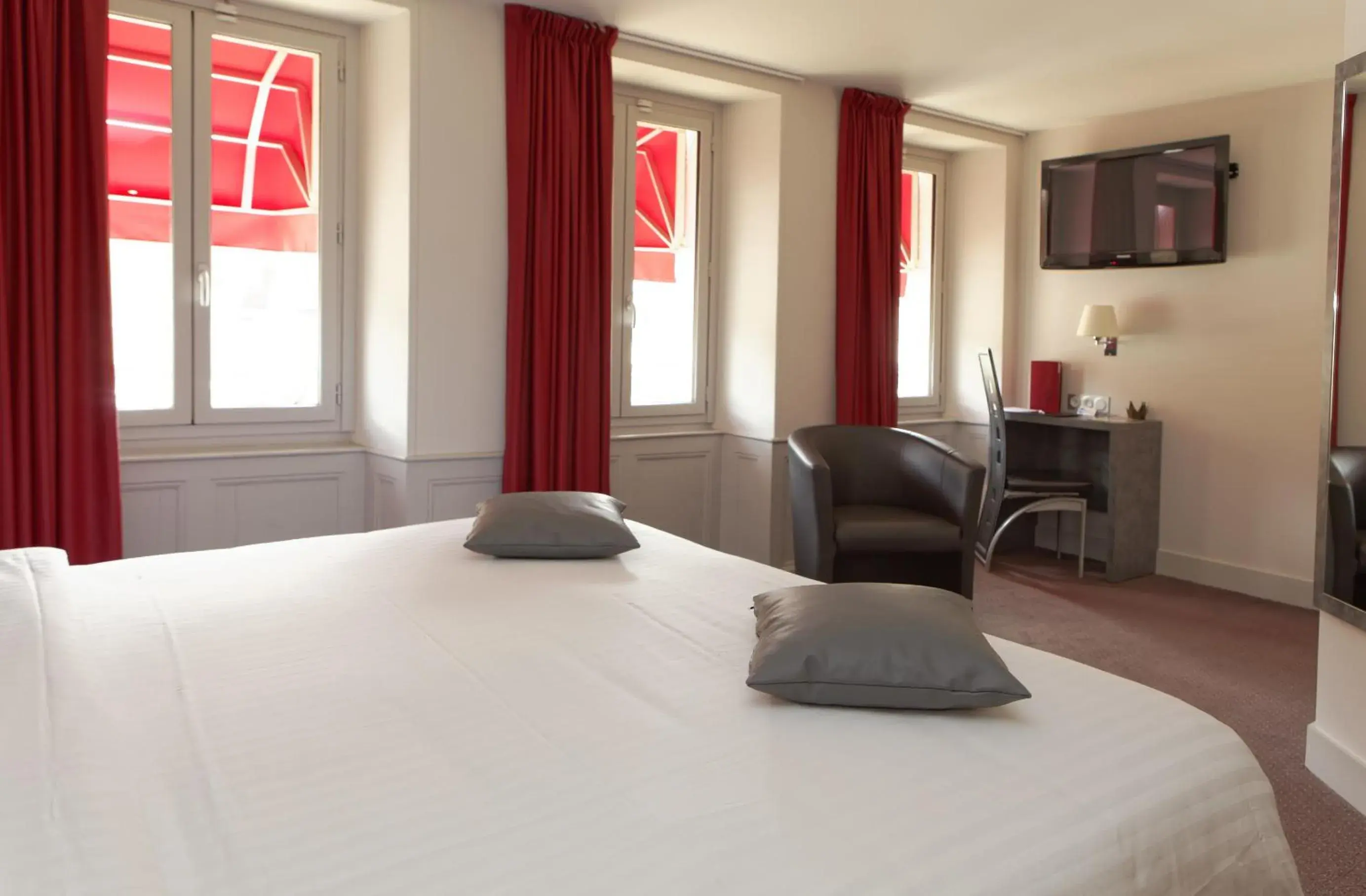 Bedroom, Bed in La Table de Gustave