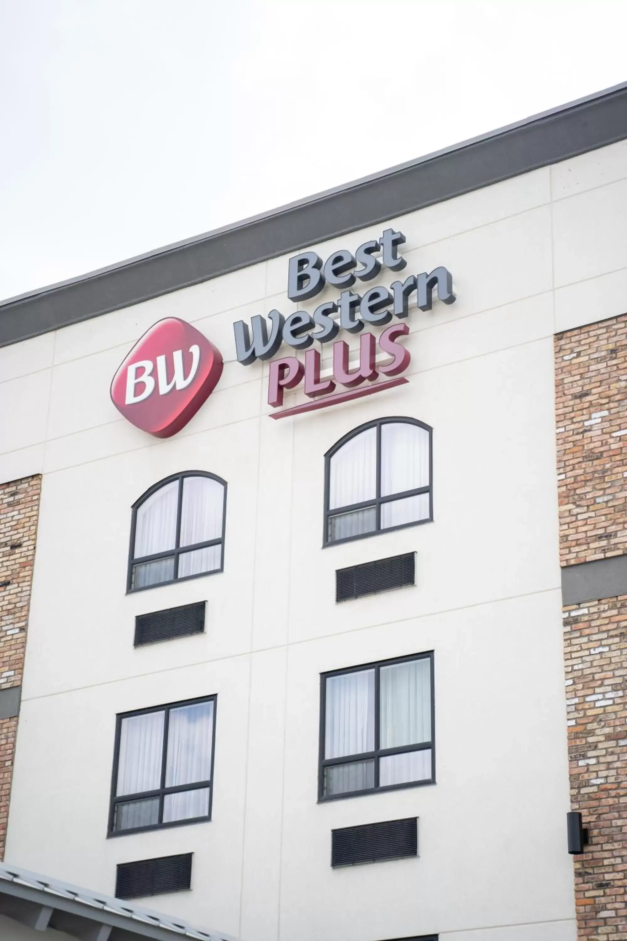 Property building in Best Western Plus Airdrie Gateway Property building in Best Western Plus Airdrie Gateway