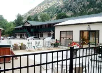 Facade/entrance, Property Building in Georgetown Mountain Inn