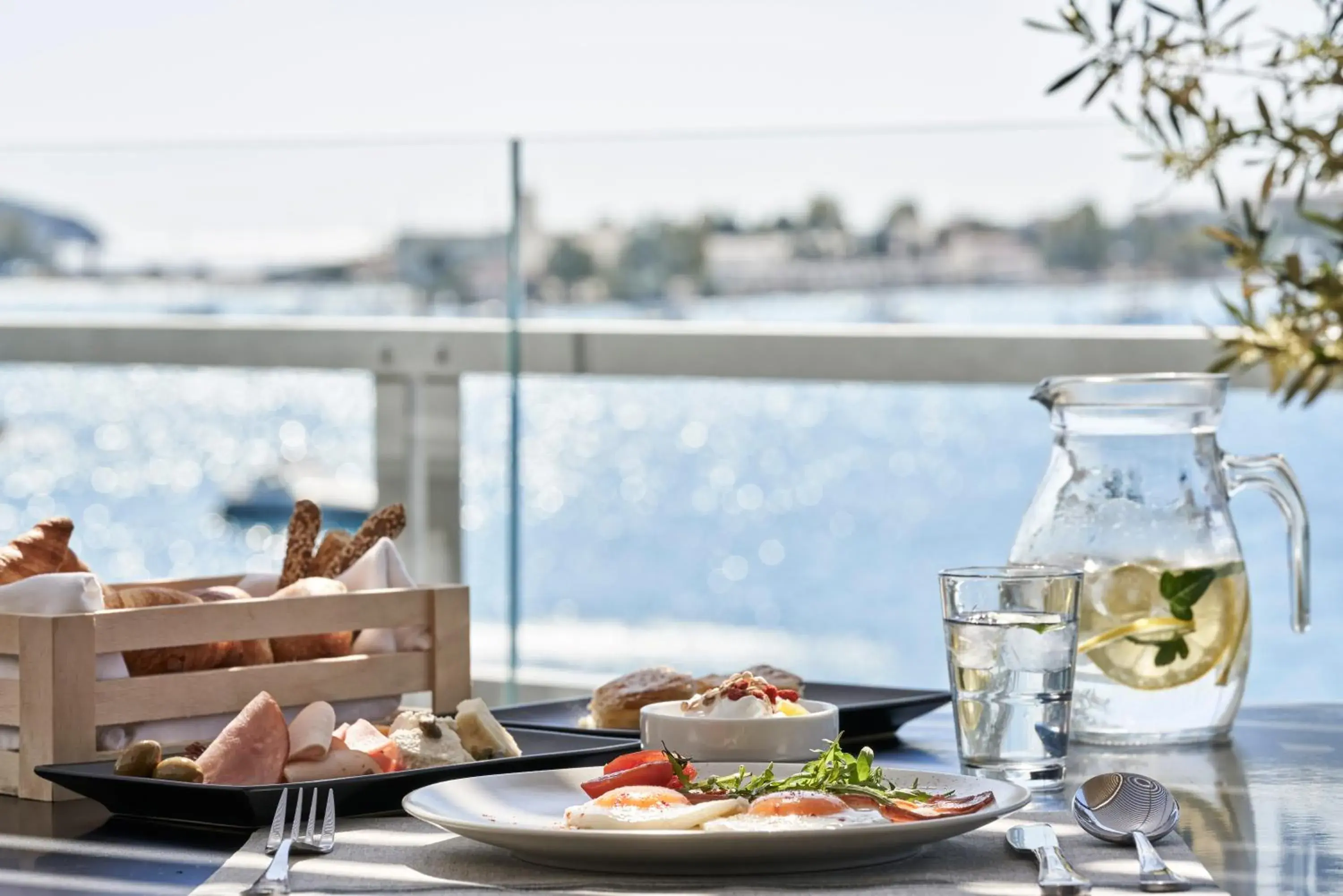 Food and drinks in Xenia Poros Image Hotel