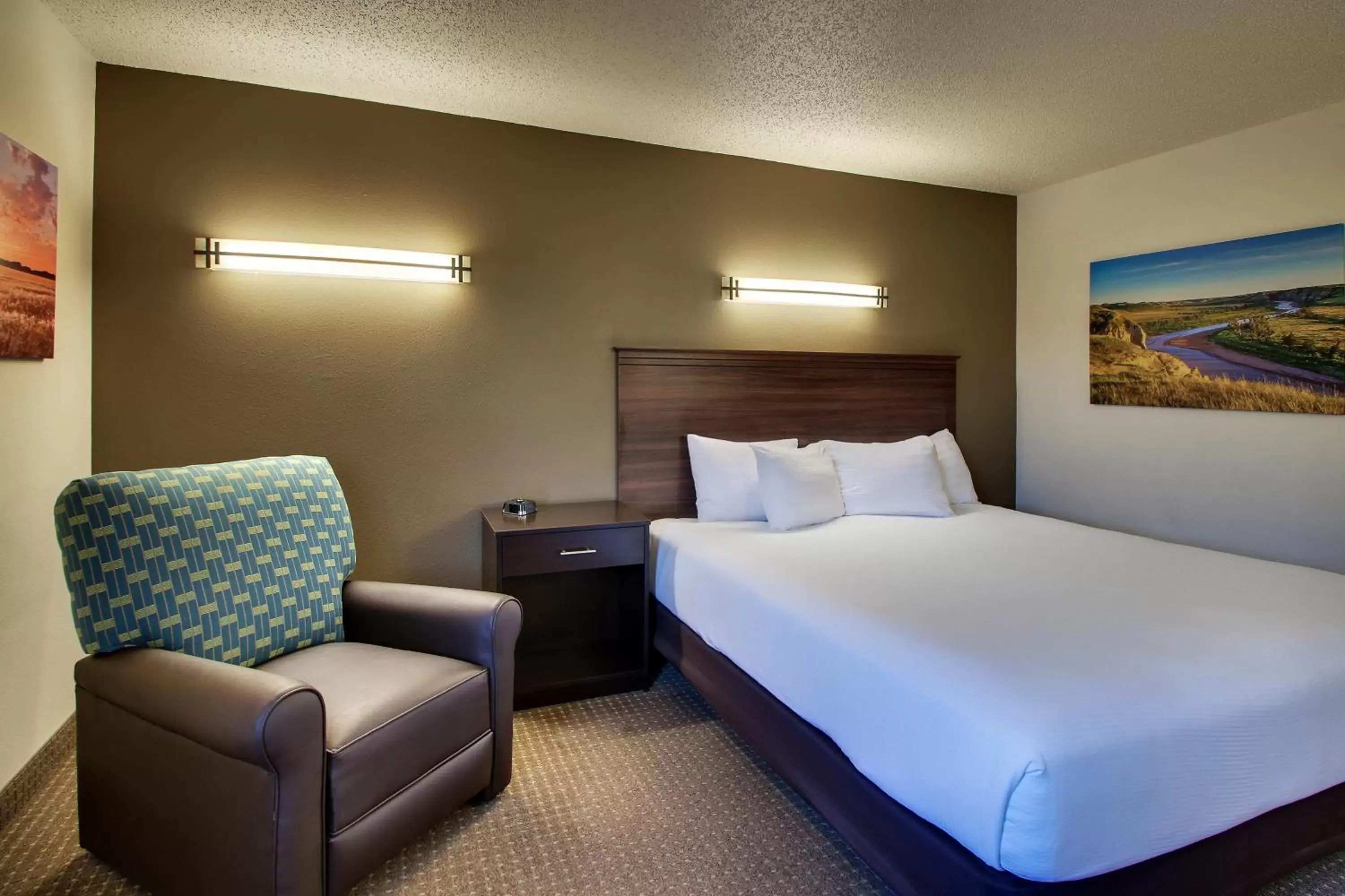 Bedroom, Bed in EverSpring Inn & Suites