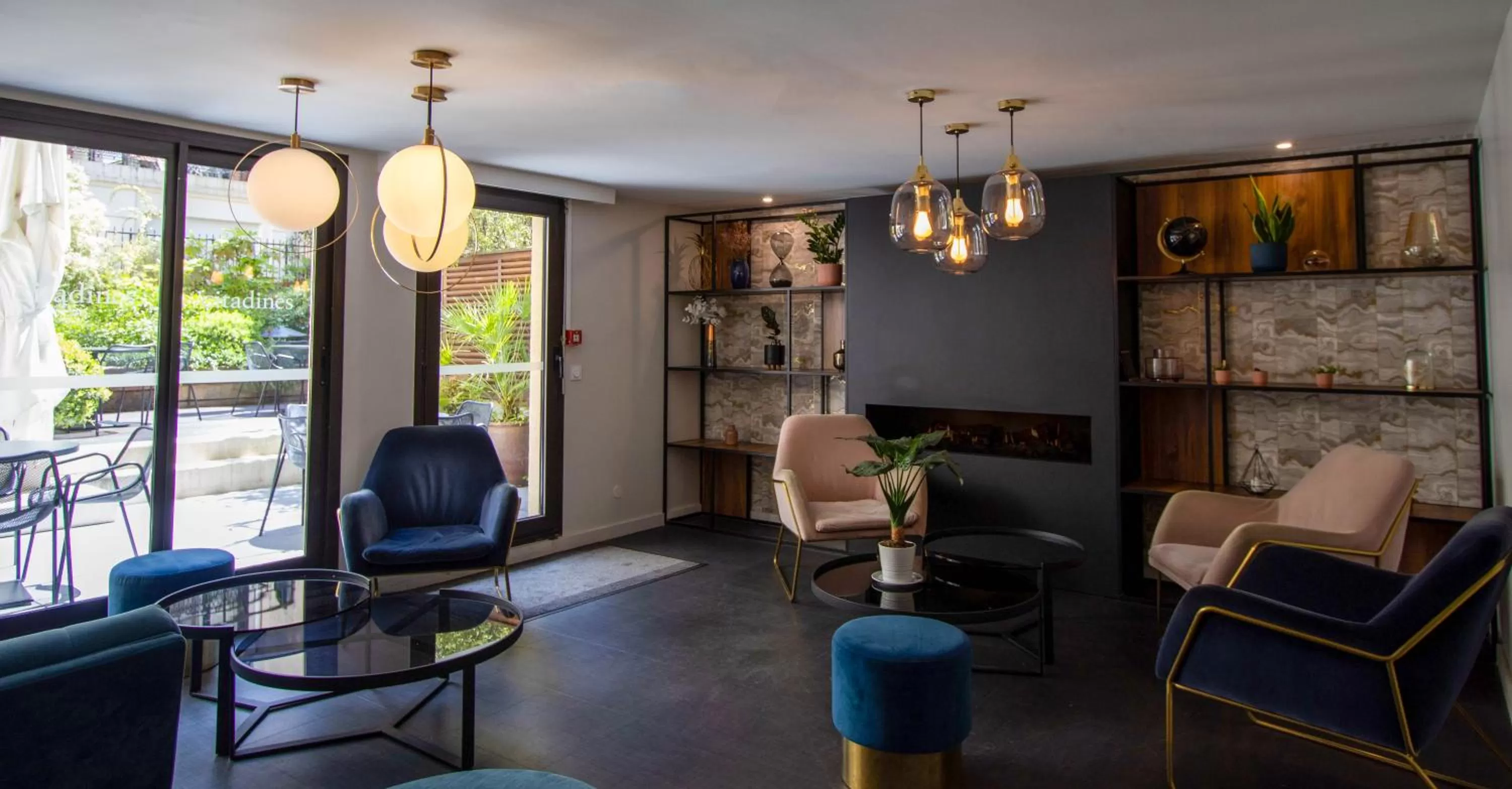 Communal lounge/ TV room in Citadines Trocadéro Paris