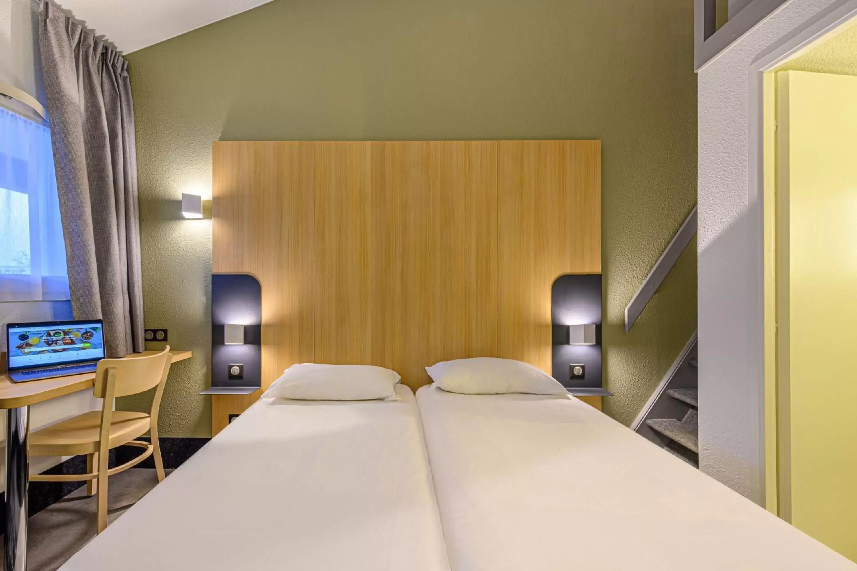 Standard Quadruple Room in B&B HOTEL Lorient Lanester Standard Quadruple Room in B&B HOTEL Lorient Lanester