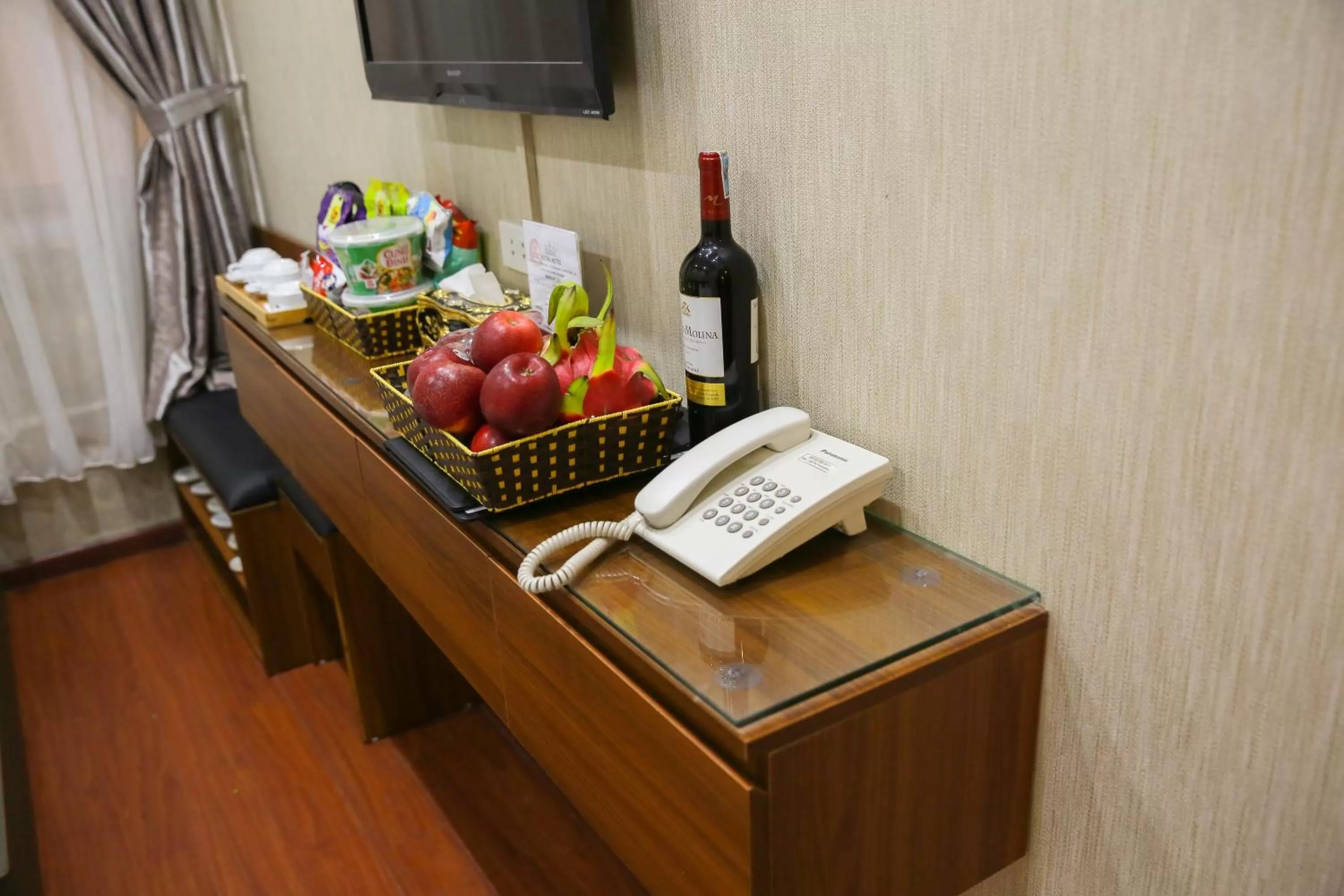 Food and drinks in Royal Hotel