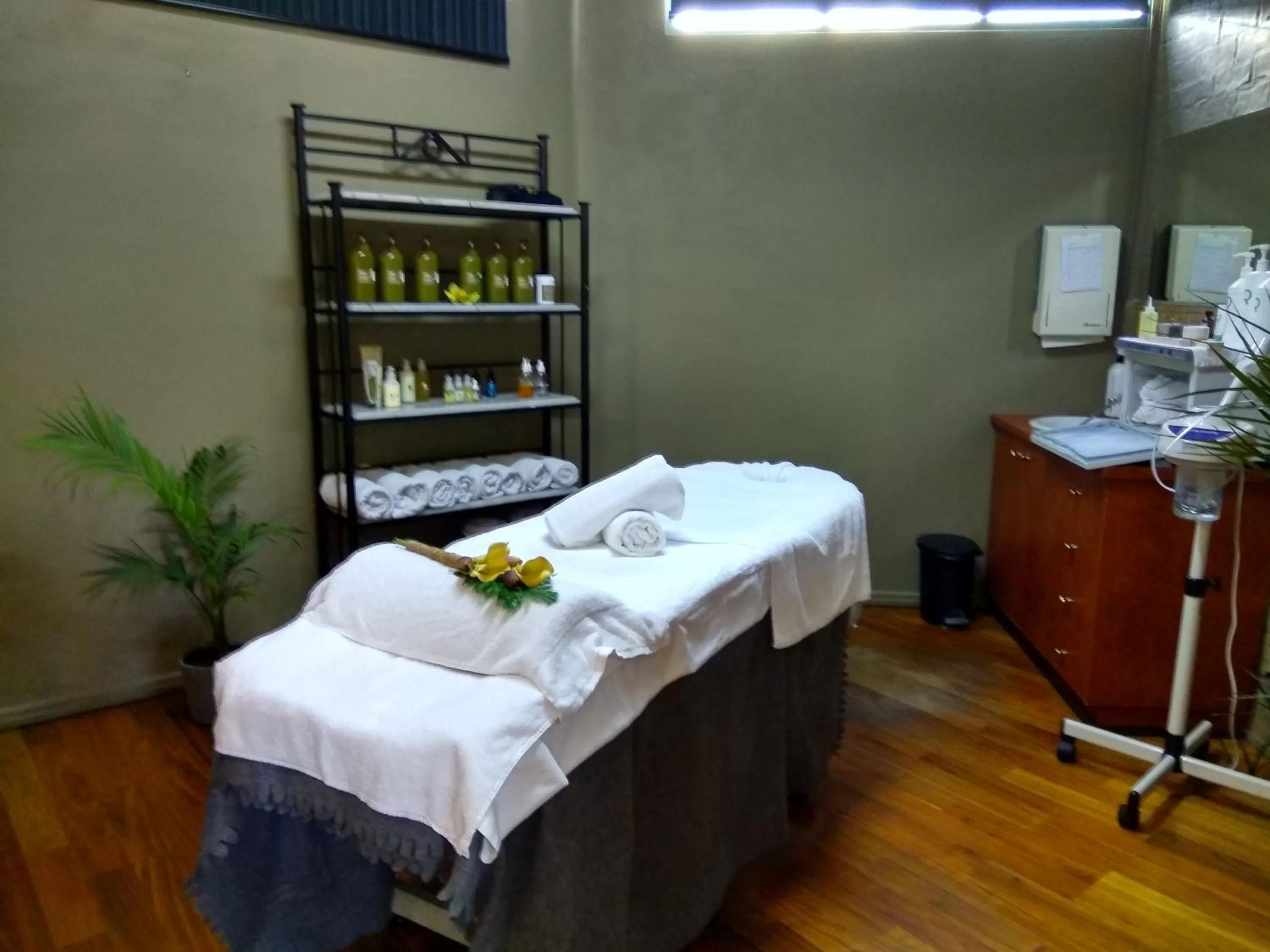 Massage in Madison Spa Motel - Adults Only