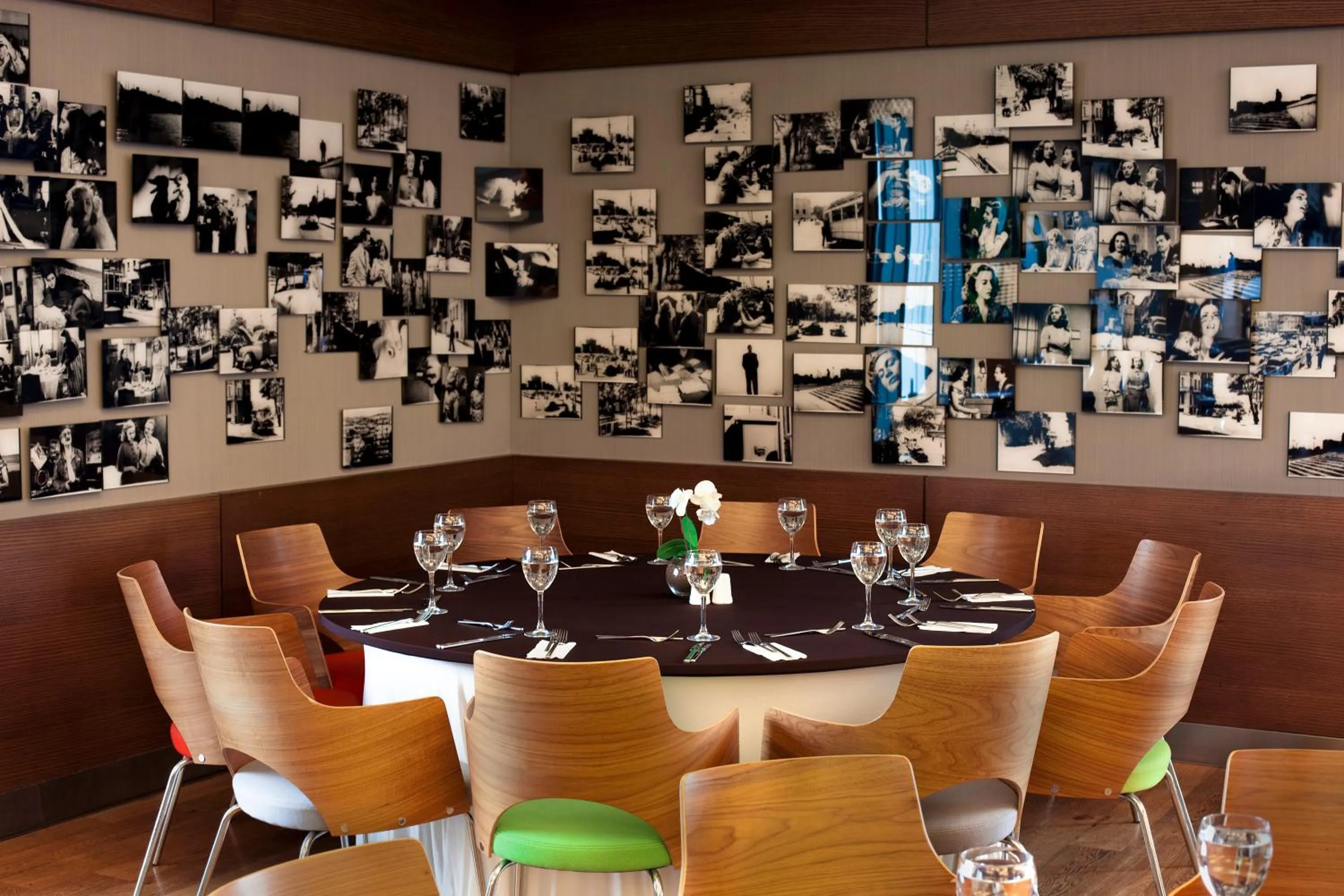 Restaurant/places to eat in Point Hotel Barbaros