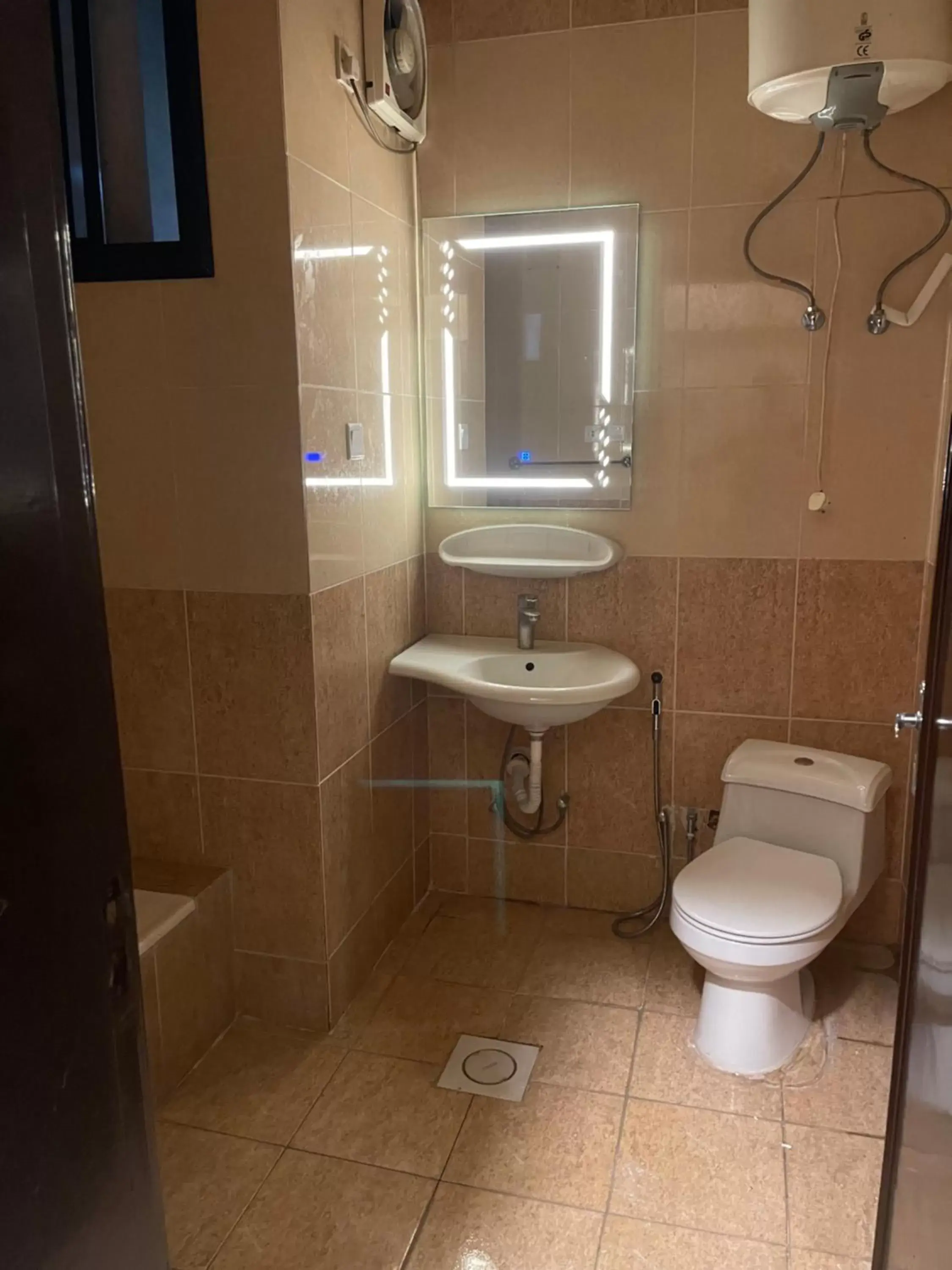 Budget Double Room in Relax Day Hotel Budget Double Room in Relax Day Hotel