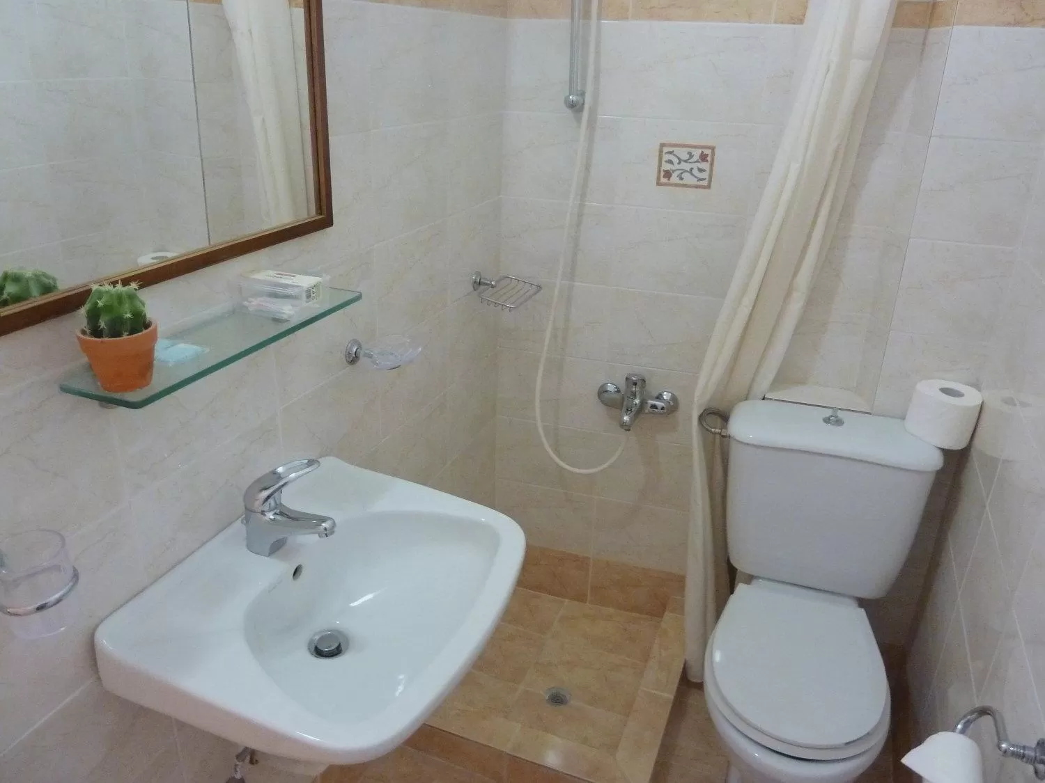 Shower in Zoe Pension