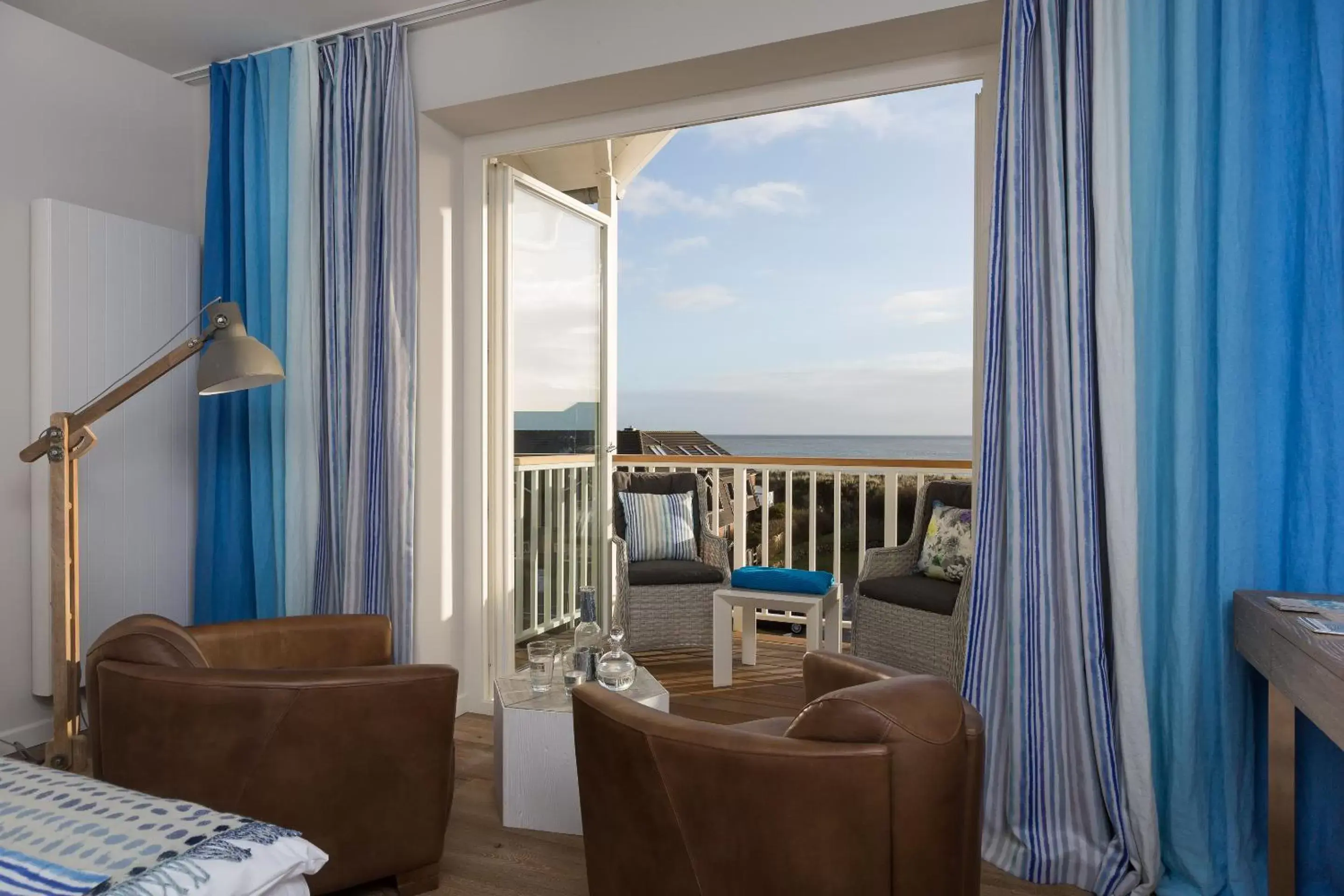 Double Room with Balcony and Sea View in Easy Living Double Room with Balcony and Sea View in Easy Living
