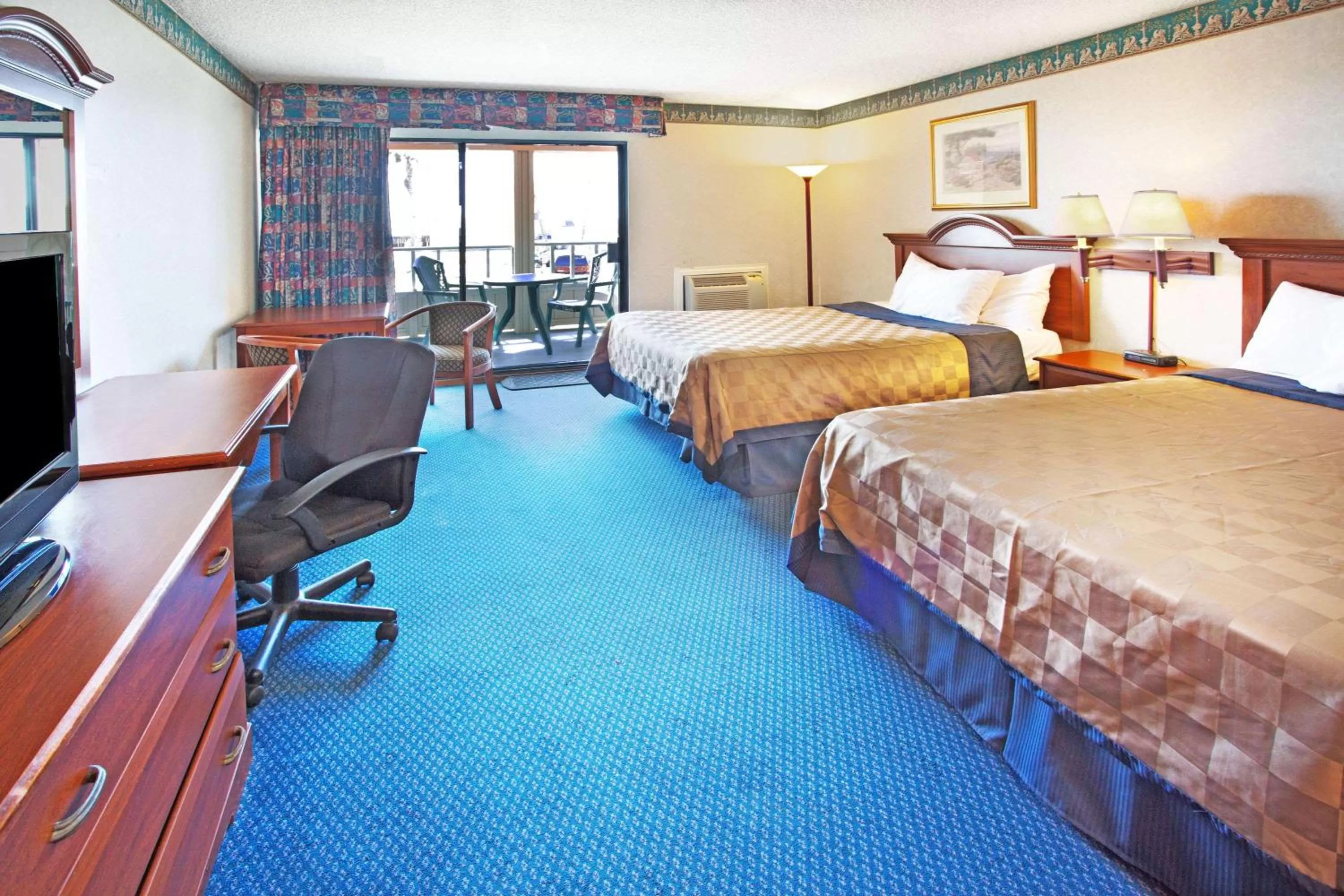 Photo of the whole room, Bed in Travelodge by Wyndham Ocean Front