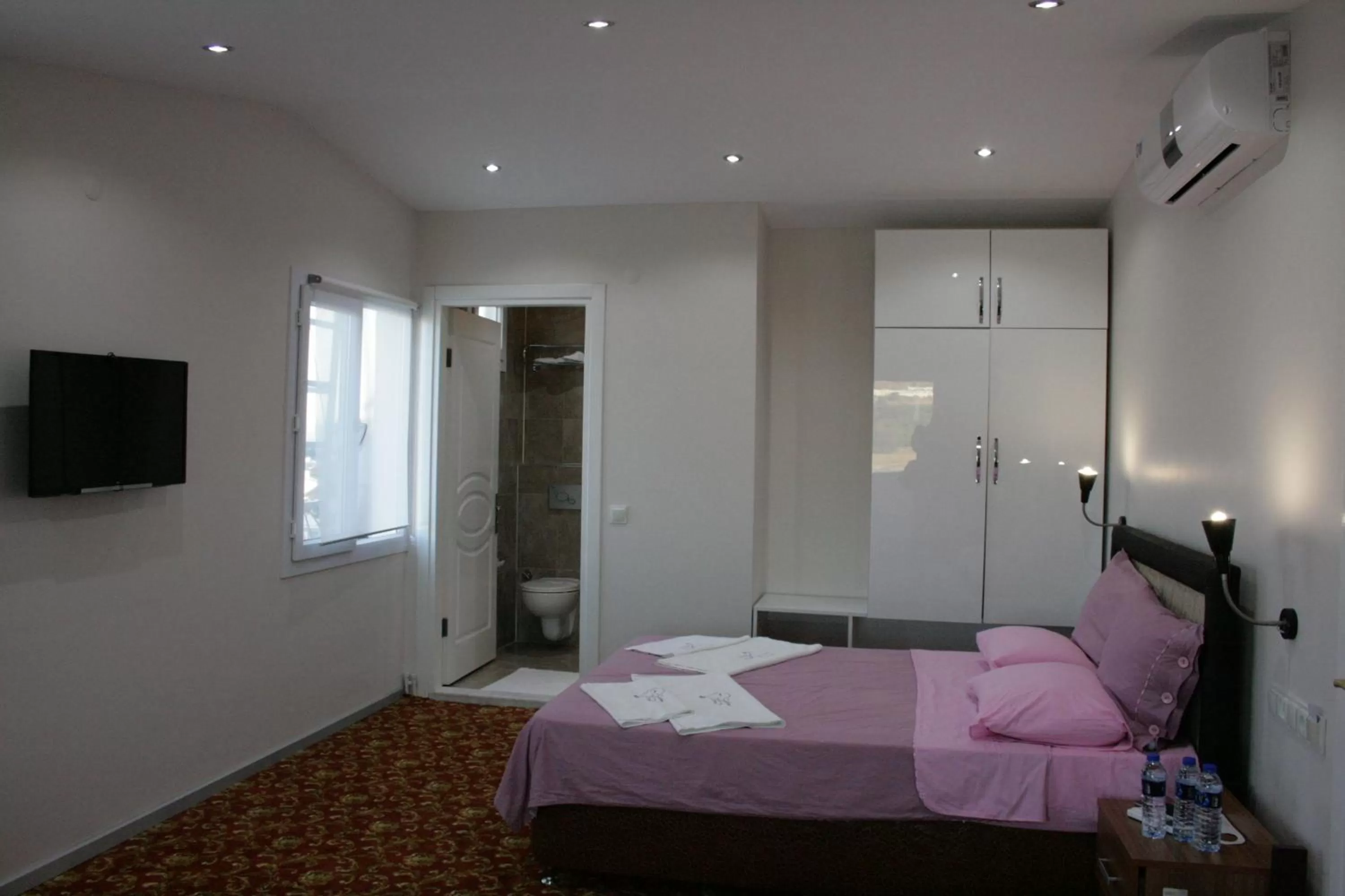 Photo of the whole room, Bed in Sakran Hotel