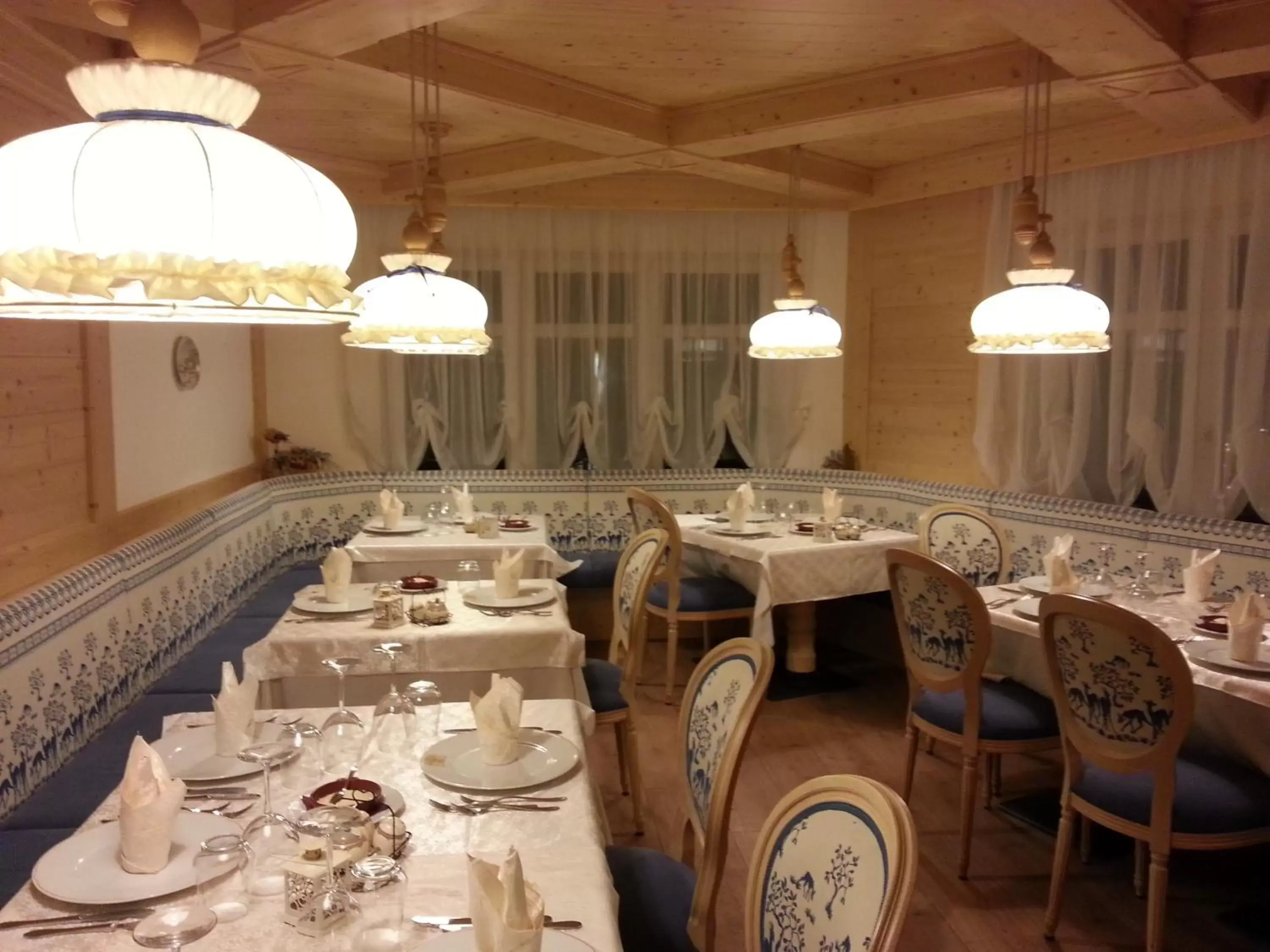 Restaurant/Places to Eat in Folgaria Post Hotel