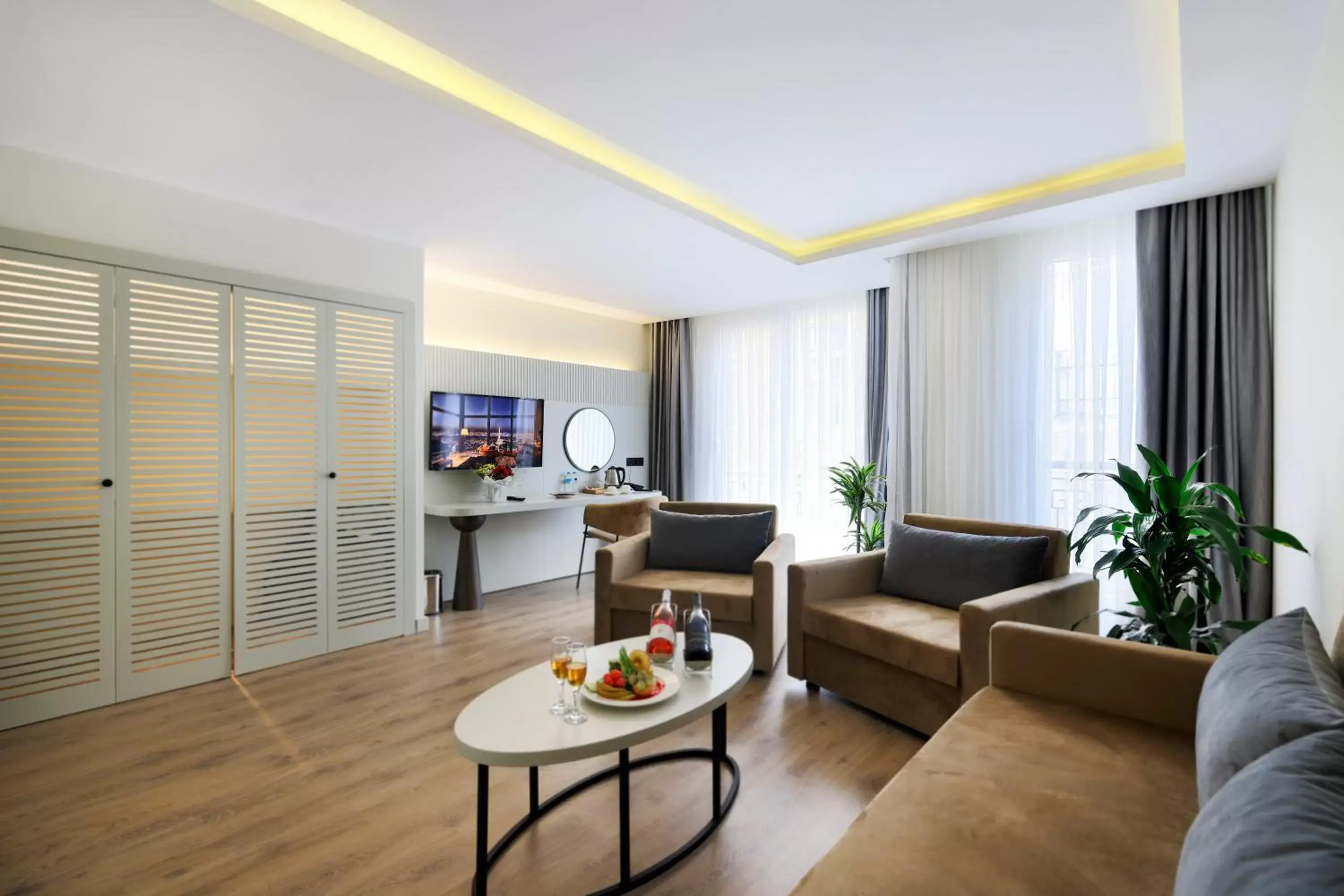 Photo of the whole room, Seating Area in Orka Taksim Suites & Hotel
