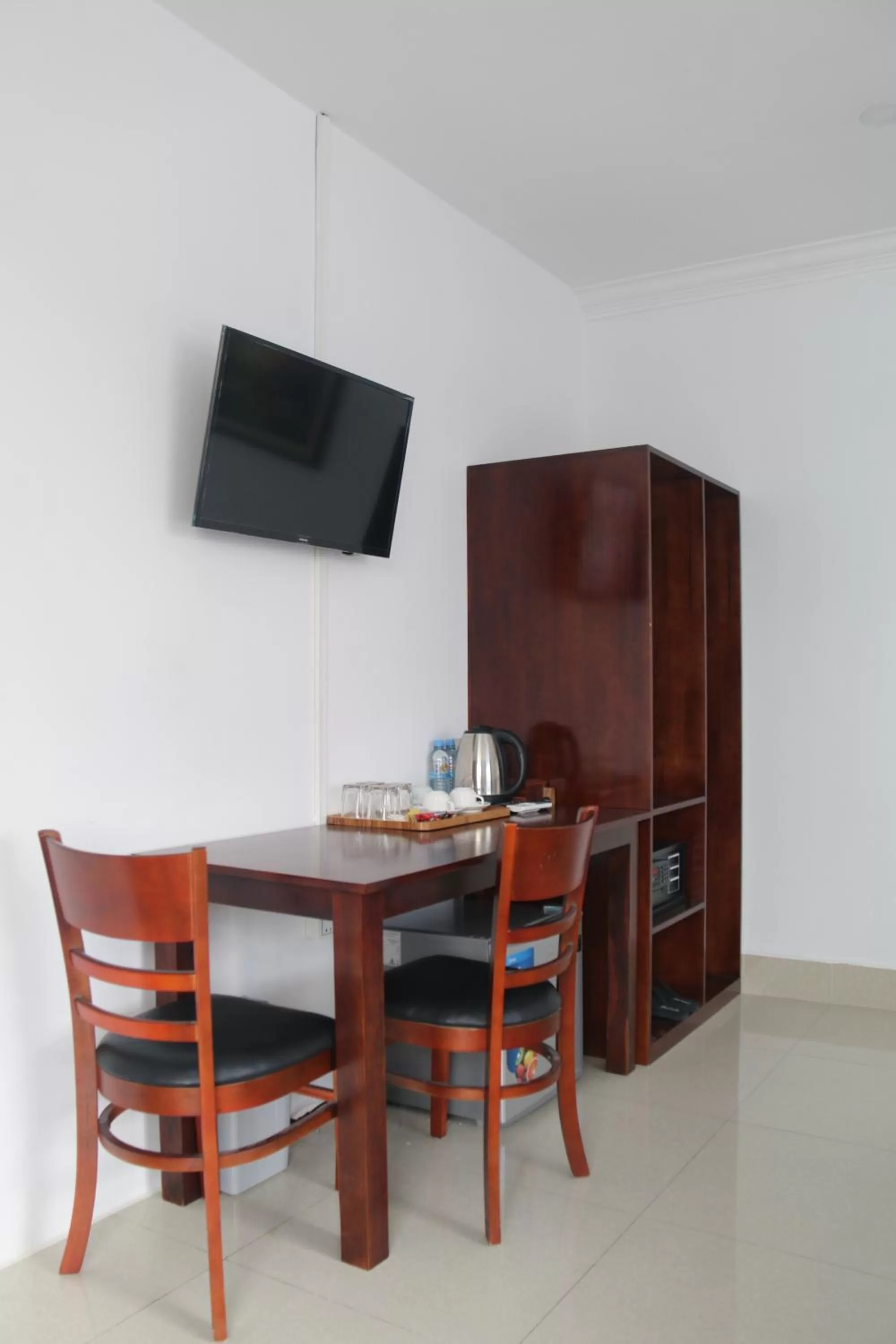 TV and multimedia in White Corner Hotel