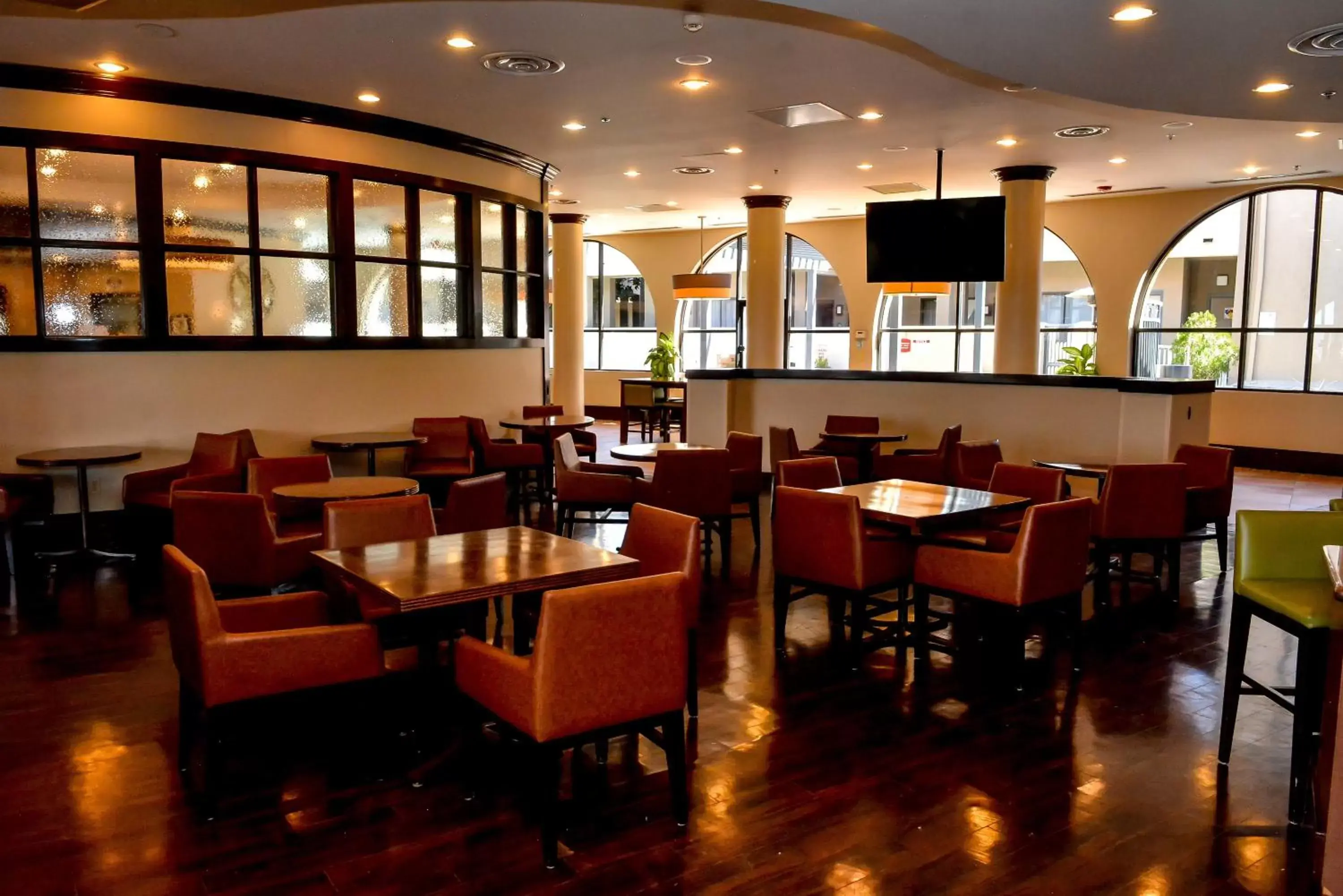 Lounge or bar, Restaurant/Places to Eat in Holiday Inn El Paso West – Sunland Park, an IHG Hotel