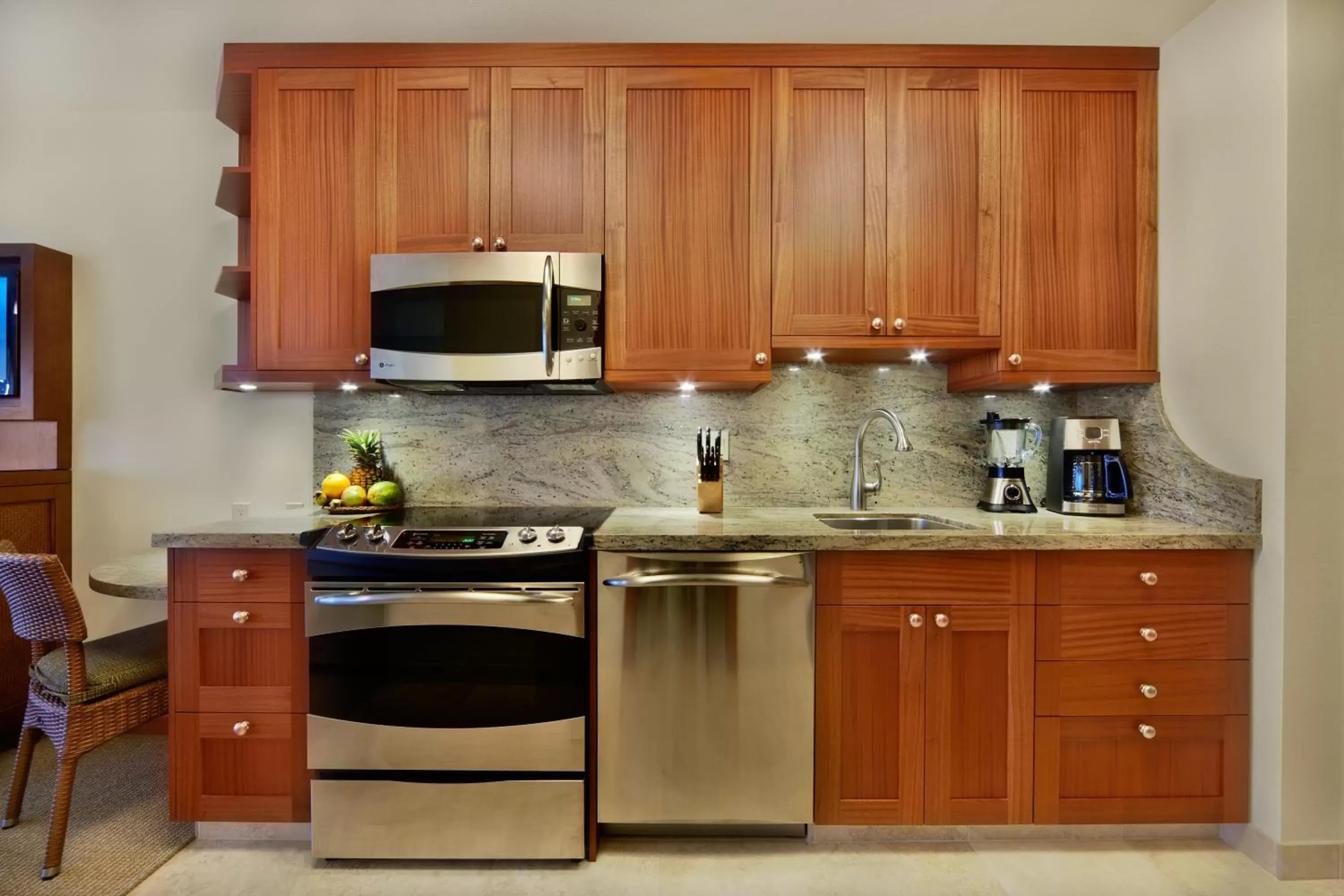 Kitchen or kitchenette, Kitchen/Kitchenette in Napili Kai Beach Resort