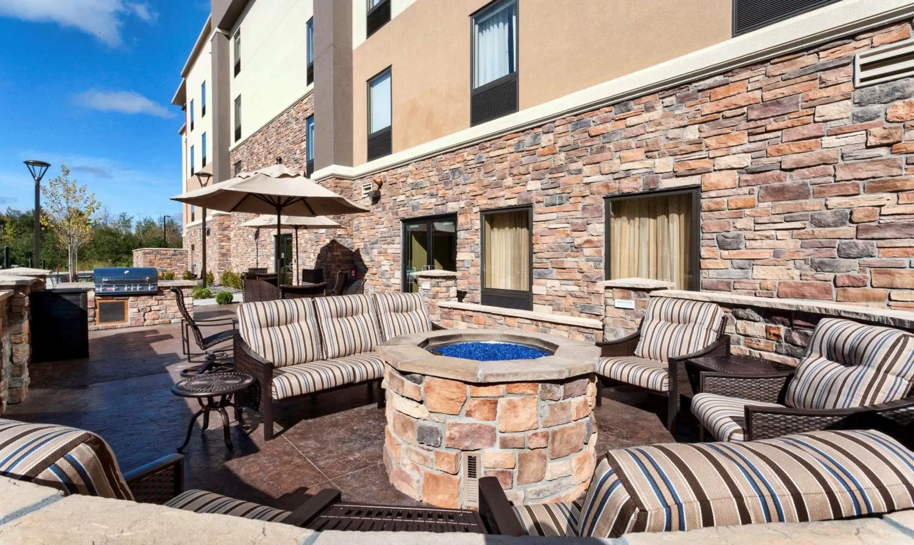 Patio, Patio/Outdoor Area in Hampton Inn & Suites Duluth North Mn