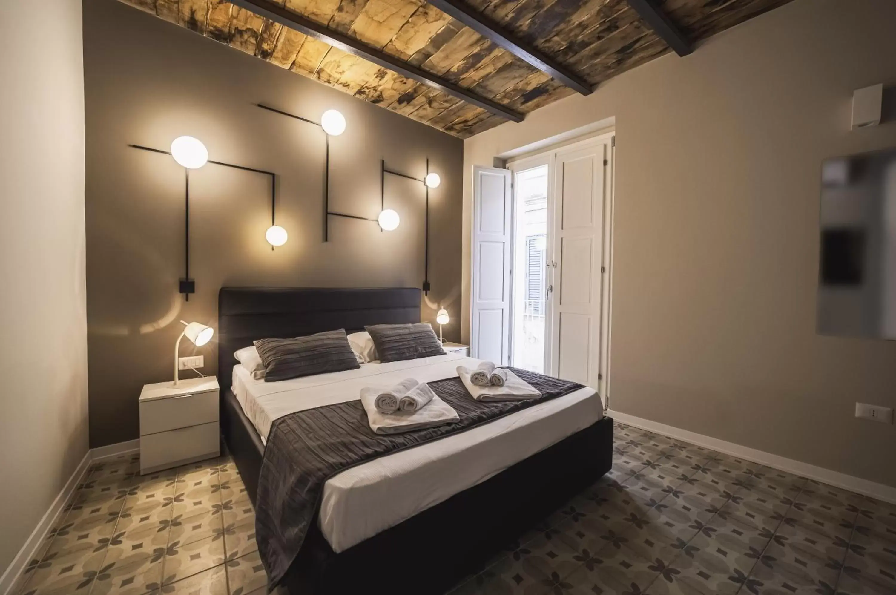 Bed in Palazzo Paladini - Luxury Suites in the Heart of the Old Town