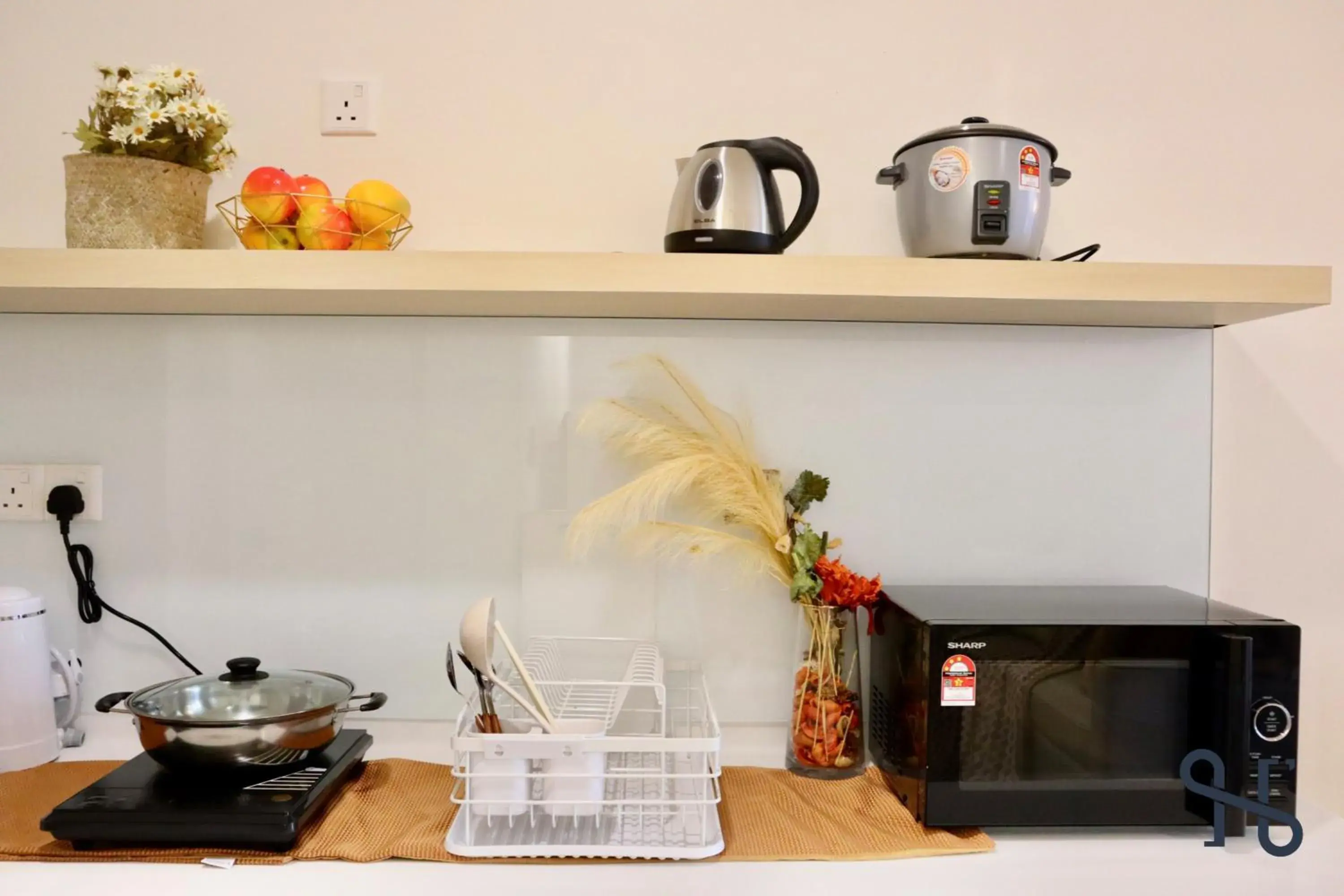 Kitchen or kitchenette, Coffee/Tea Facilities in Homesuite' Home @ The Shore Kota Kinabalu