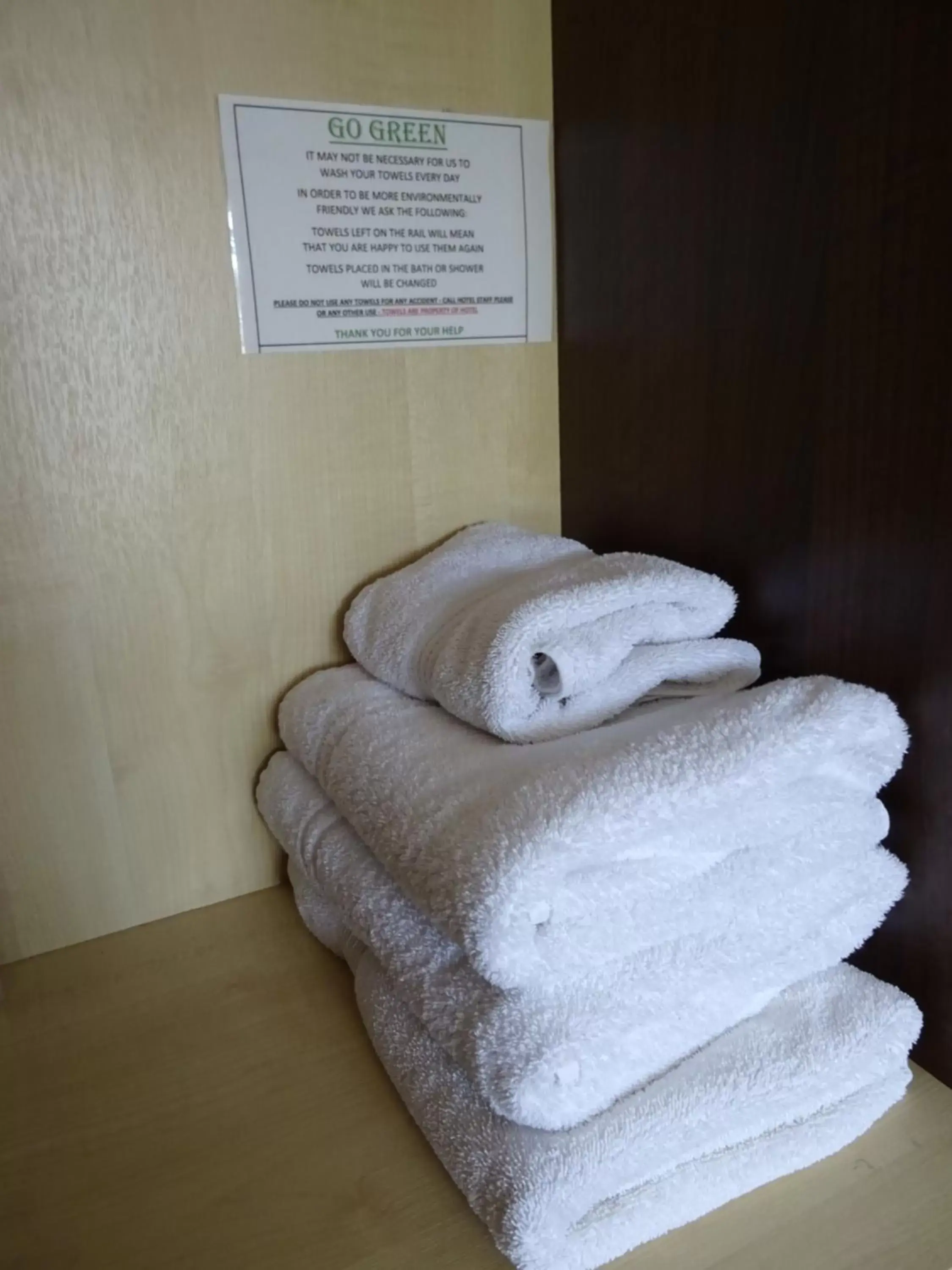 Bathroom, Bed in The Gatwick White House Hotel