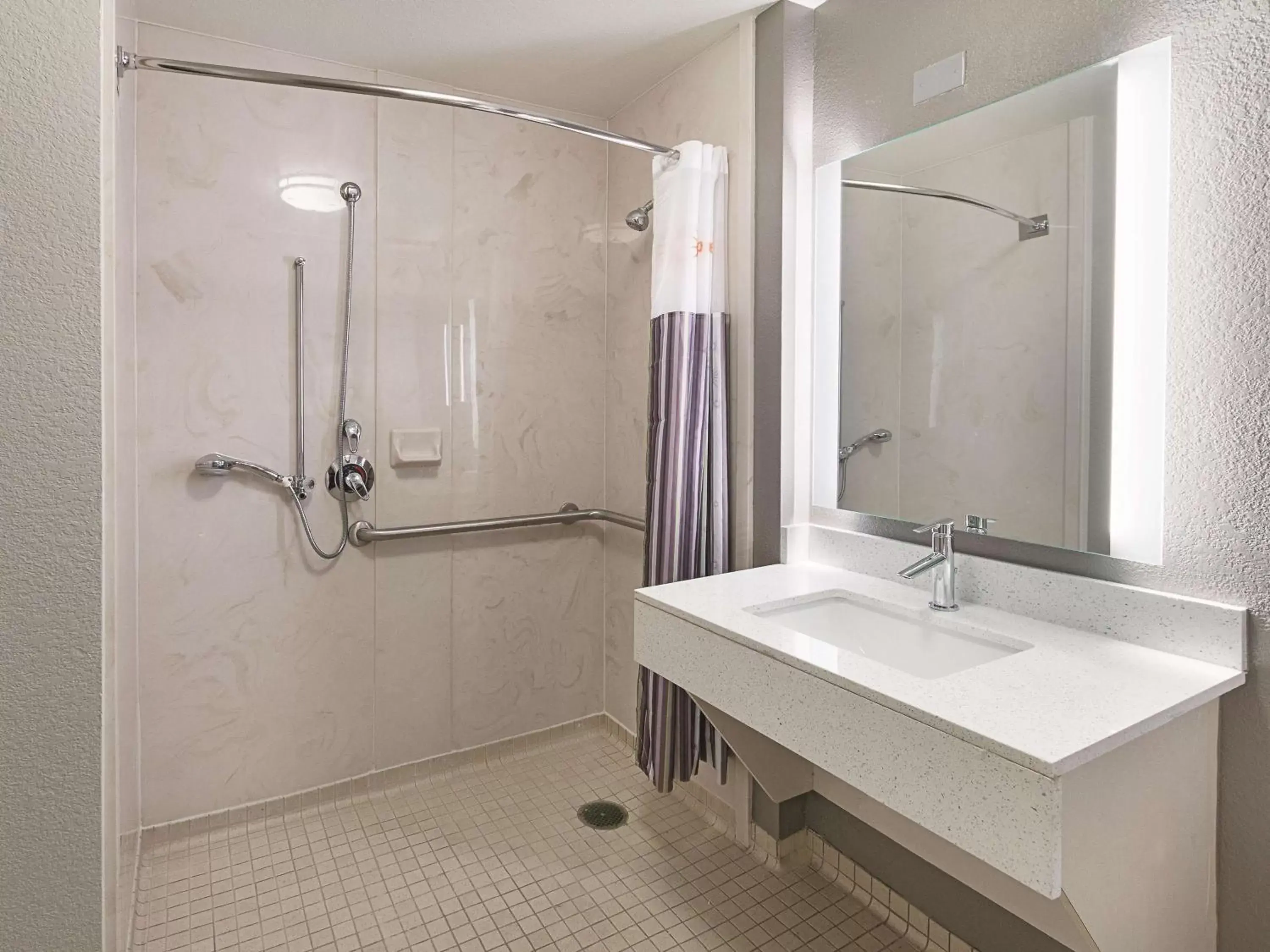 Photo of the whole room, Bathroom in La Quinta by Wyndham Arlington North 6 Flags Dr