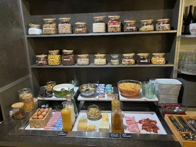 Breakfast in Logis Central Hôtel & Spa