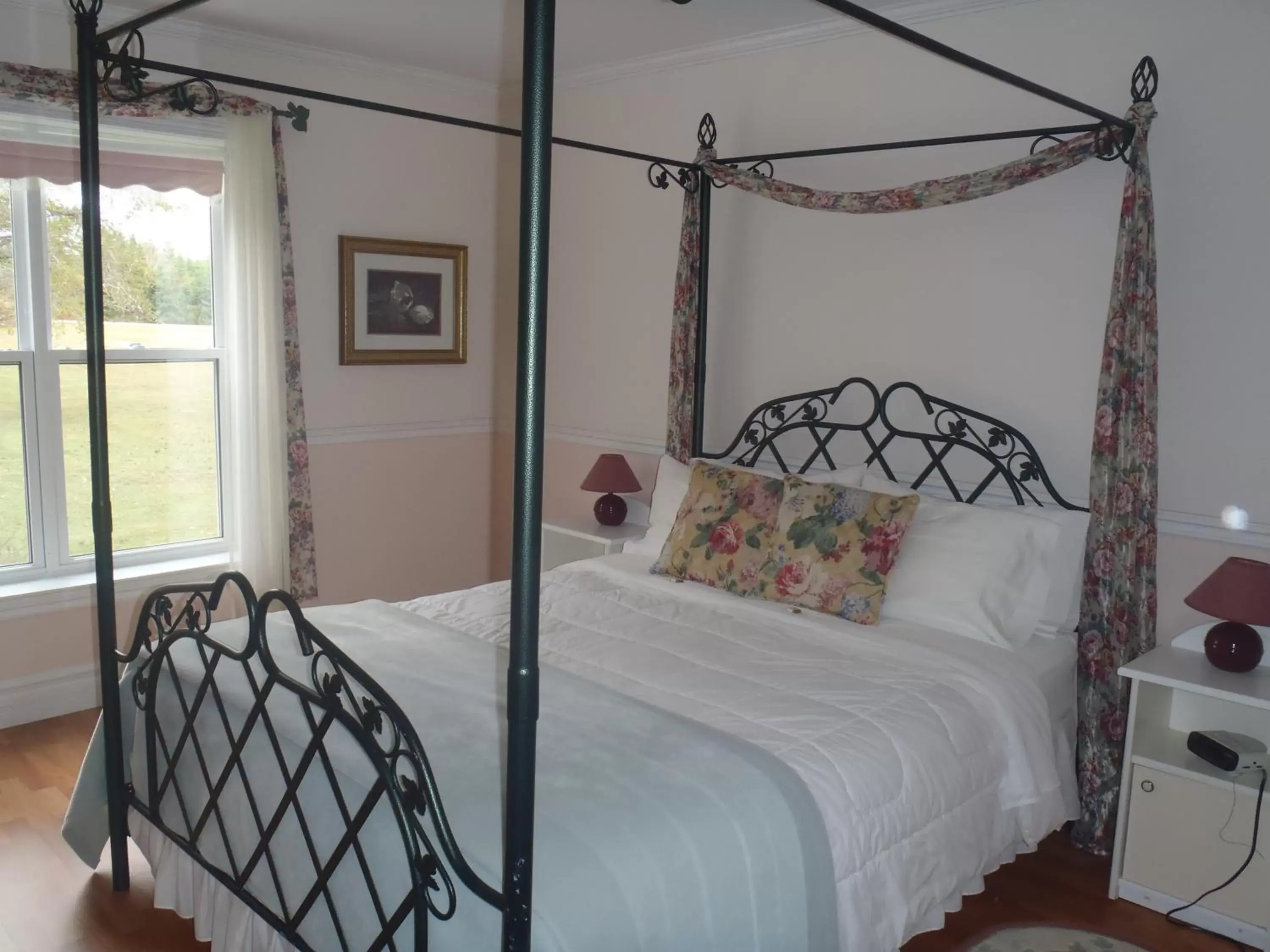 Bed in The Parrsboro Mansion Inn