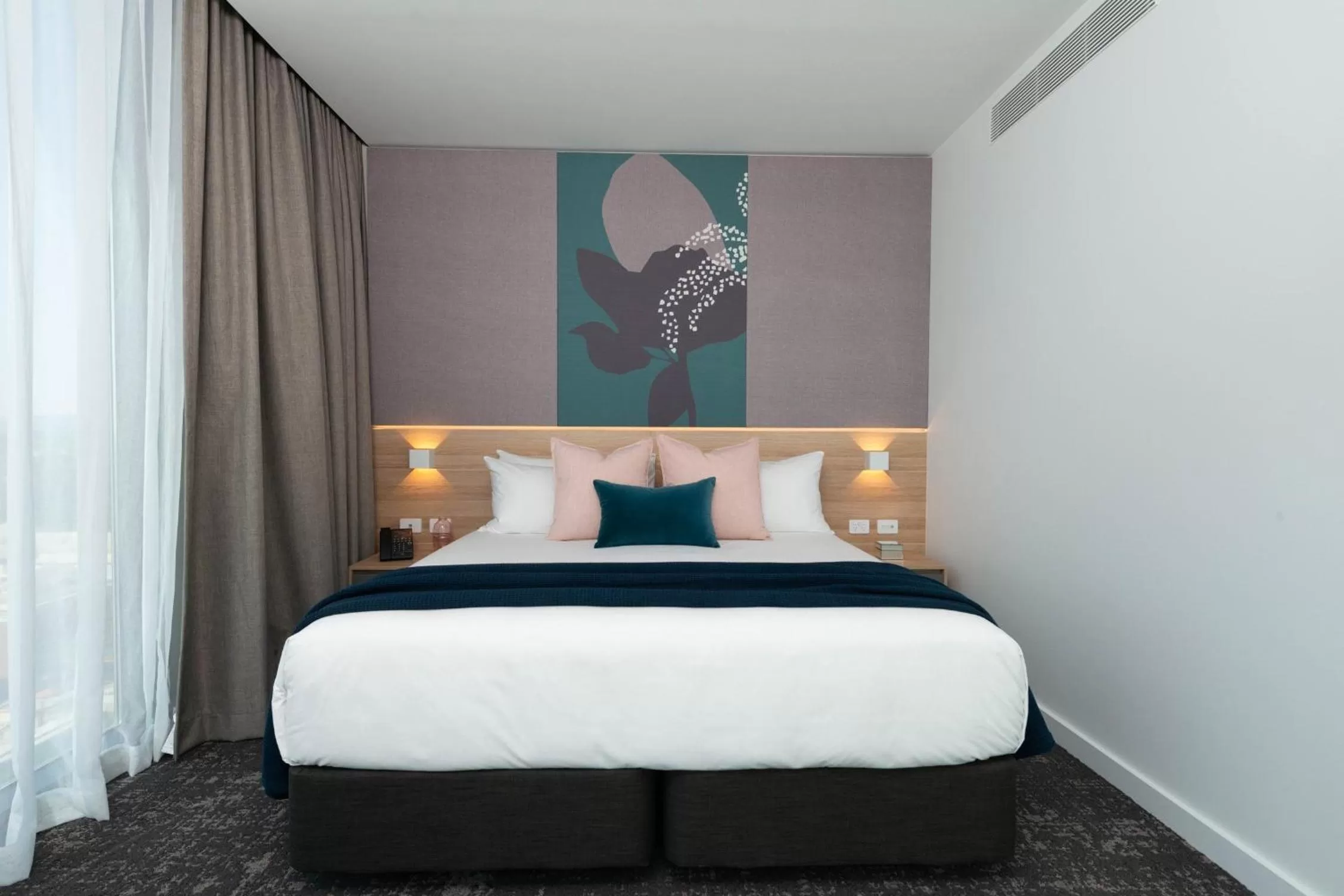 Photo of the whole room, Bed in Crowne Plaza Adelaide by IHG