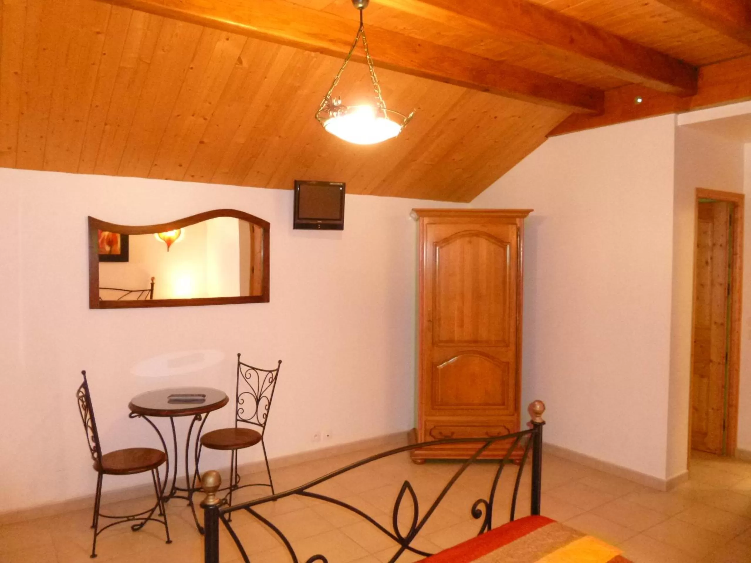 Photo of the whole room, Dining Area in Ferme Auberge du Bessard