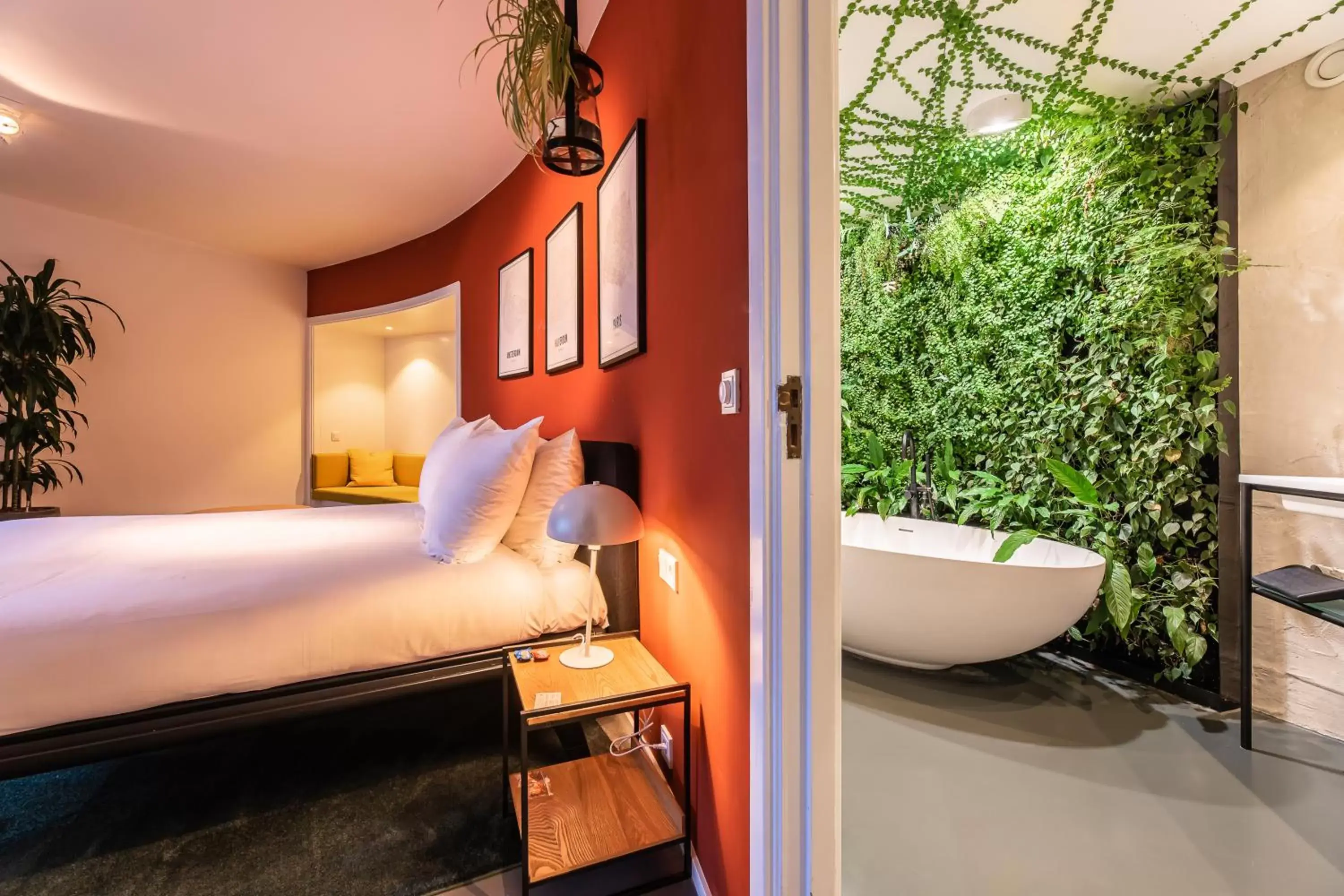 Bed, Bathroom in Gooiland Hotel