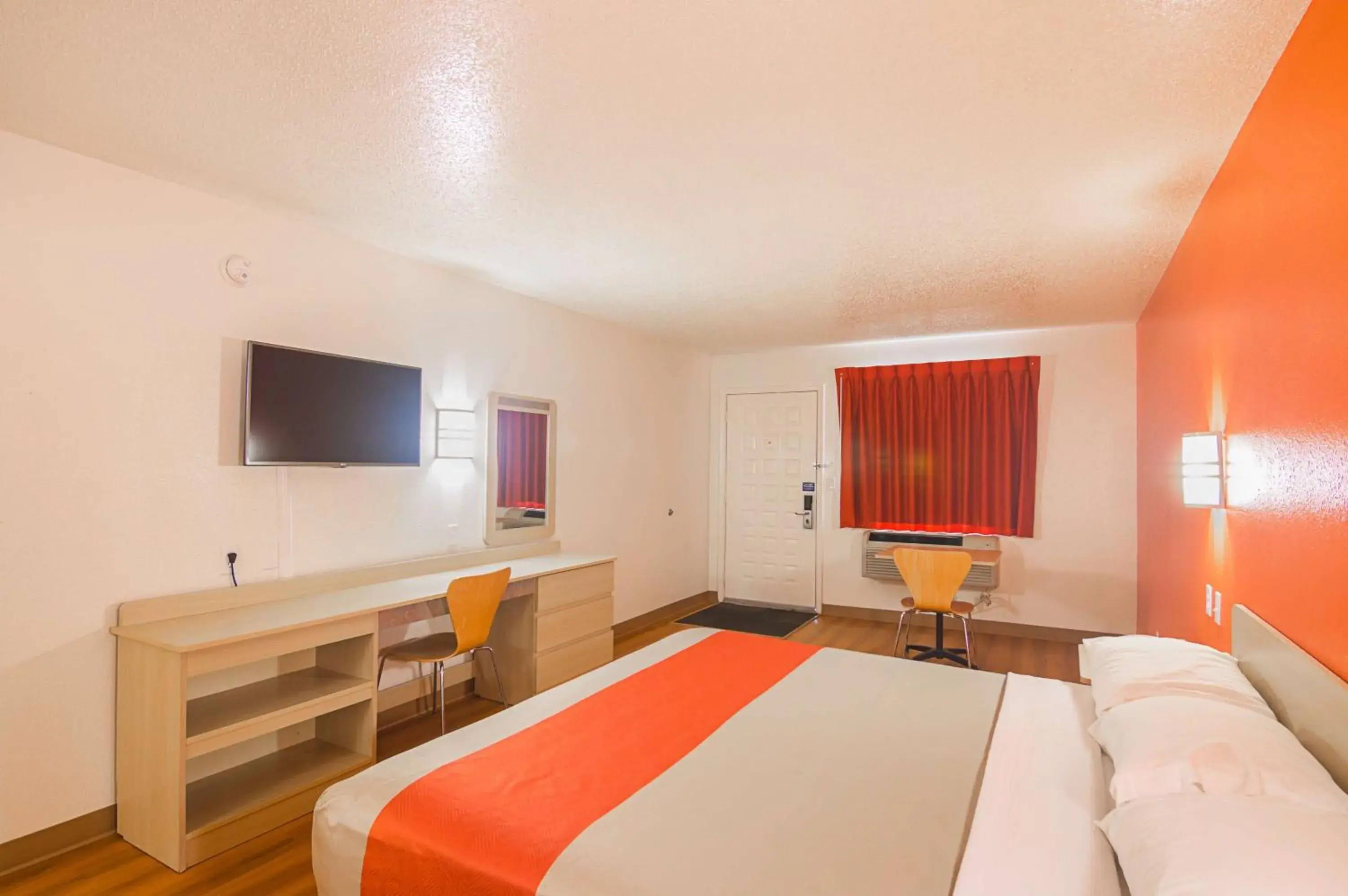 Photo of the whole room, TV/Entertainment Center in Motel 6 Lawton, OK