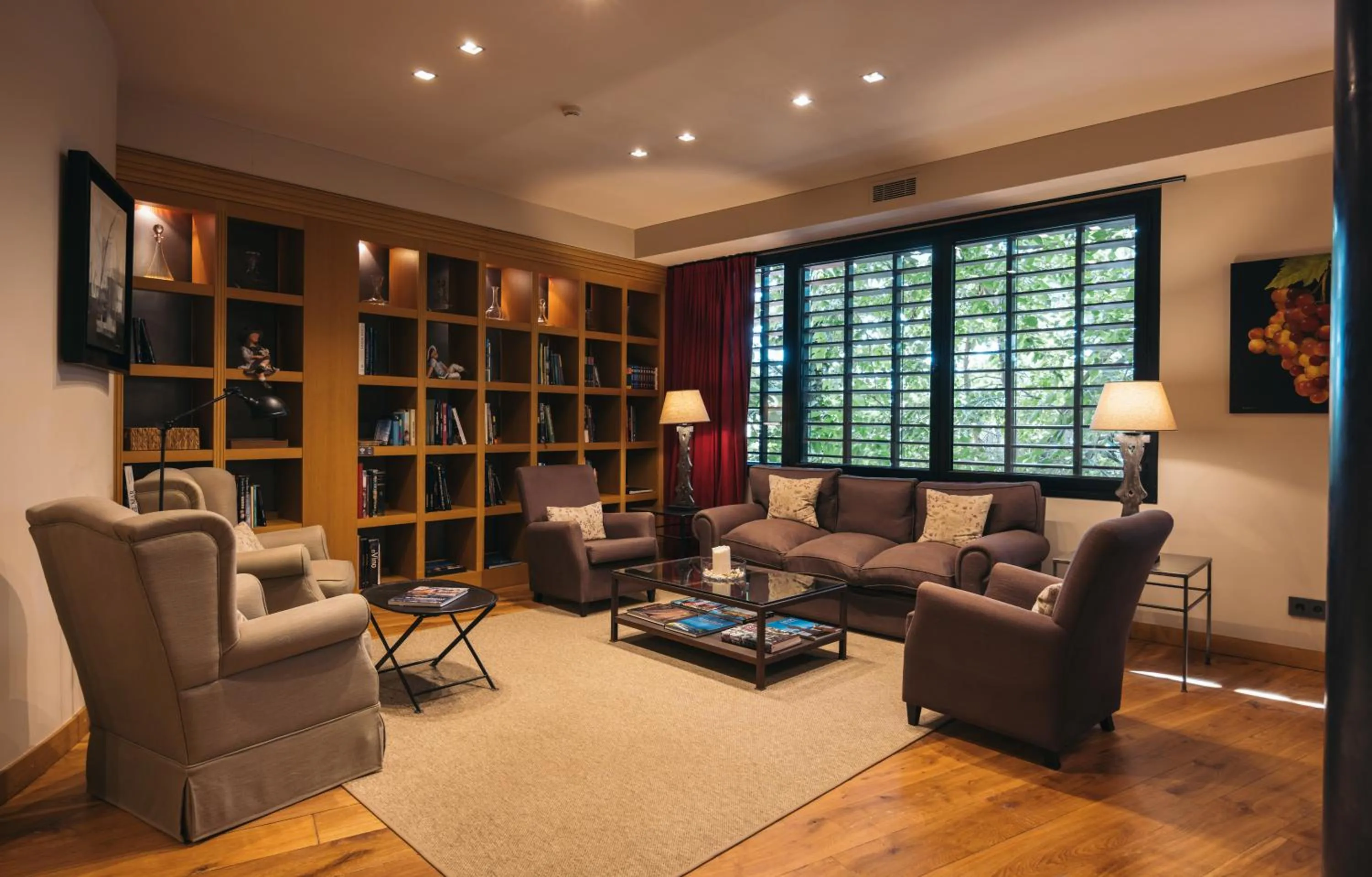 Library in Hotel Mas La Boella