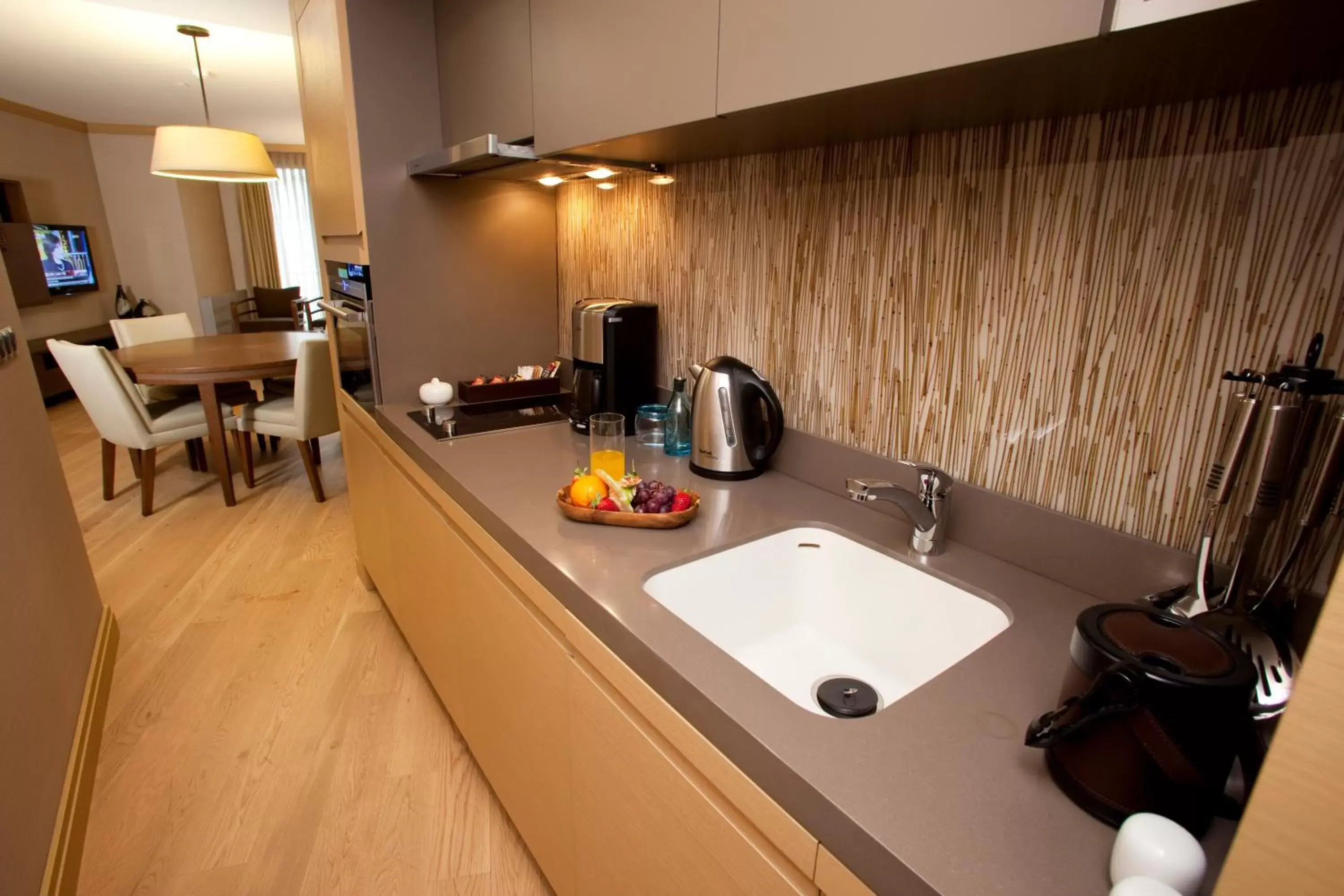 Kitchen or kitchenette, Coffee/Tea Facilities in Tunel Residence