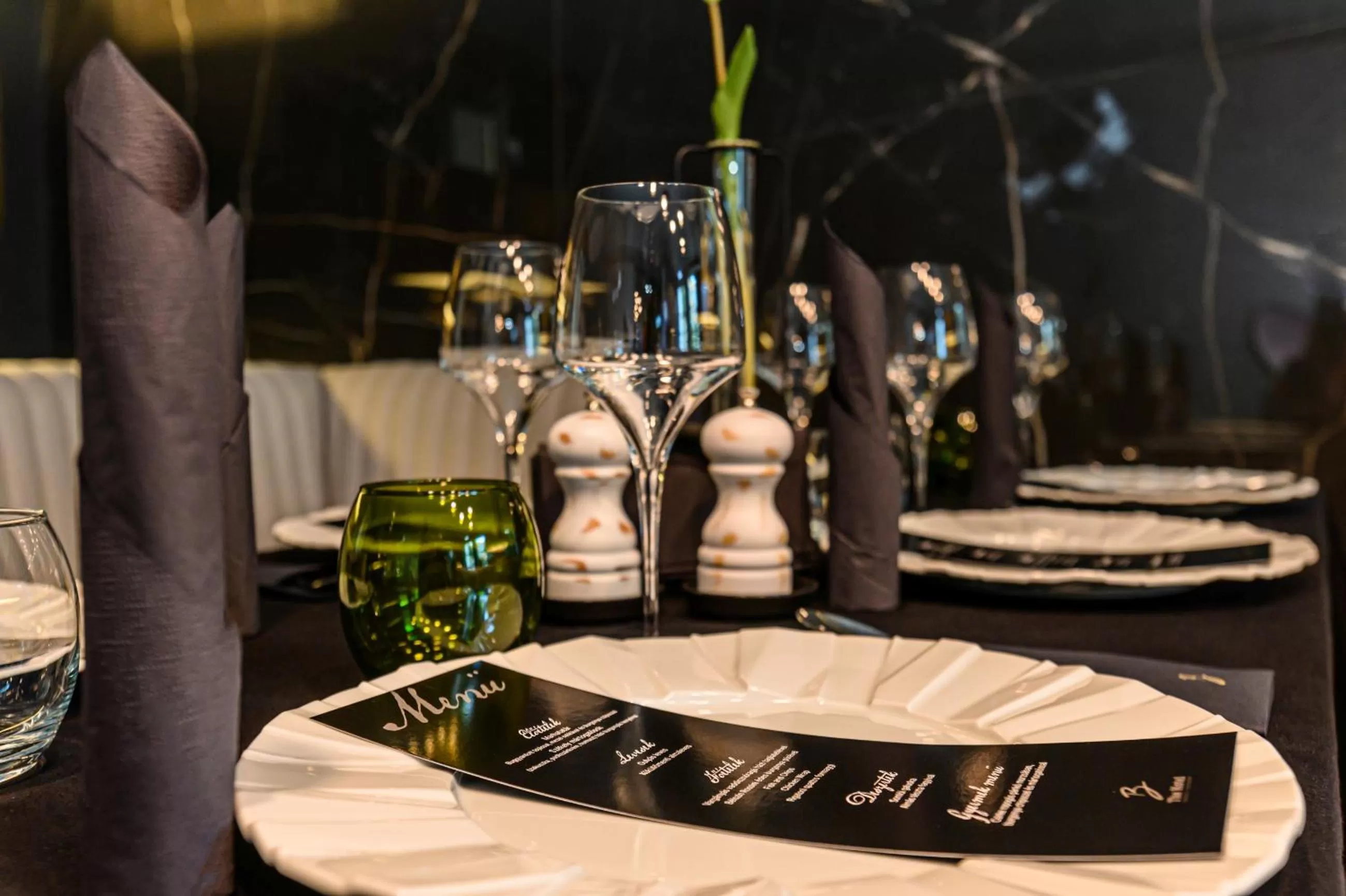 Restaurant/places to eat in B THE HOTEL