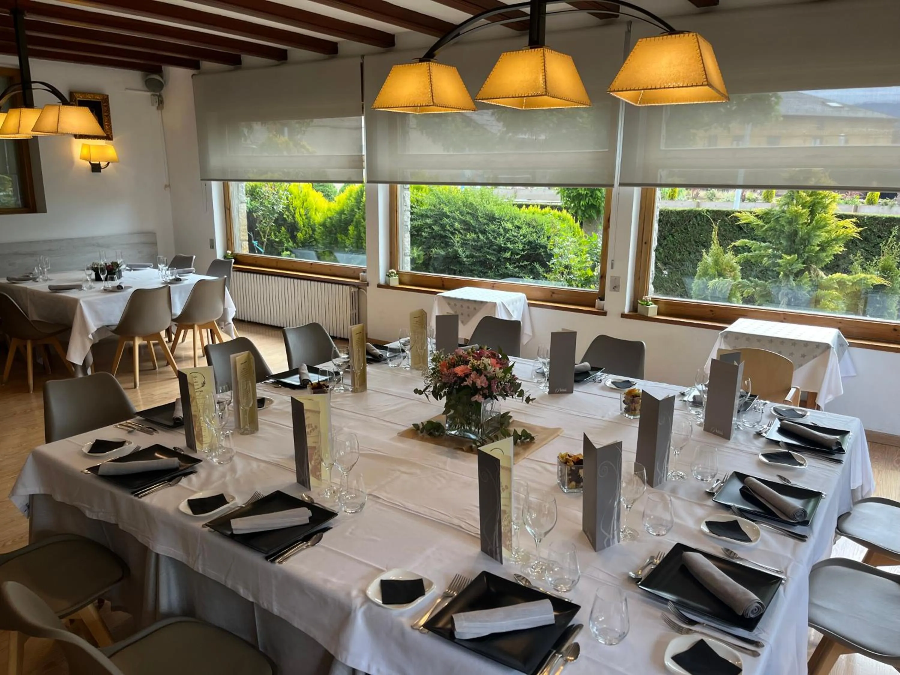 Restaurant/places to eat in Hotel del Prado