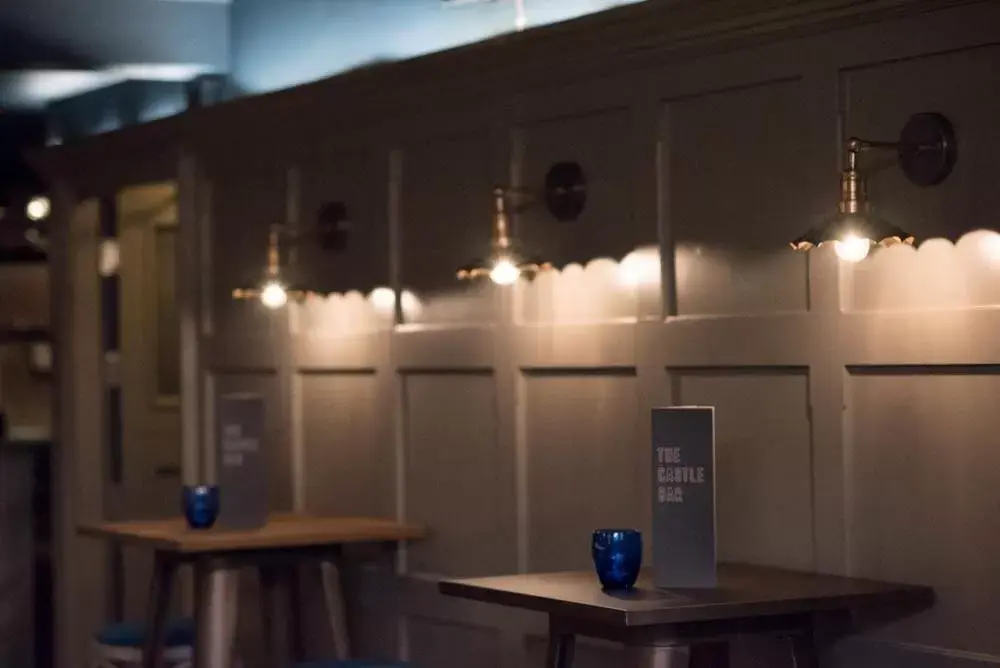 Restaurant/places to eat in The Castle Bar ROOM ONLY Restaurant/places to eat in The Castle Bar ROOM ONLY