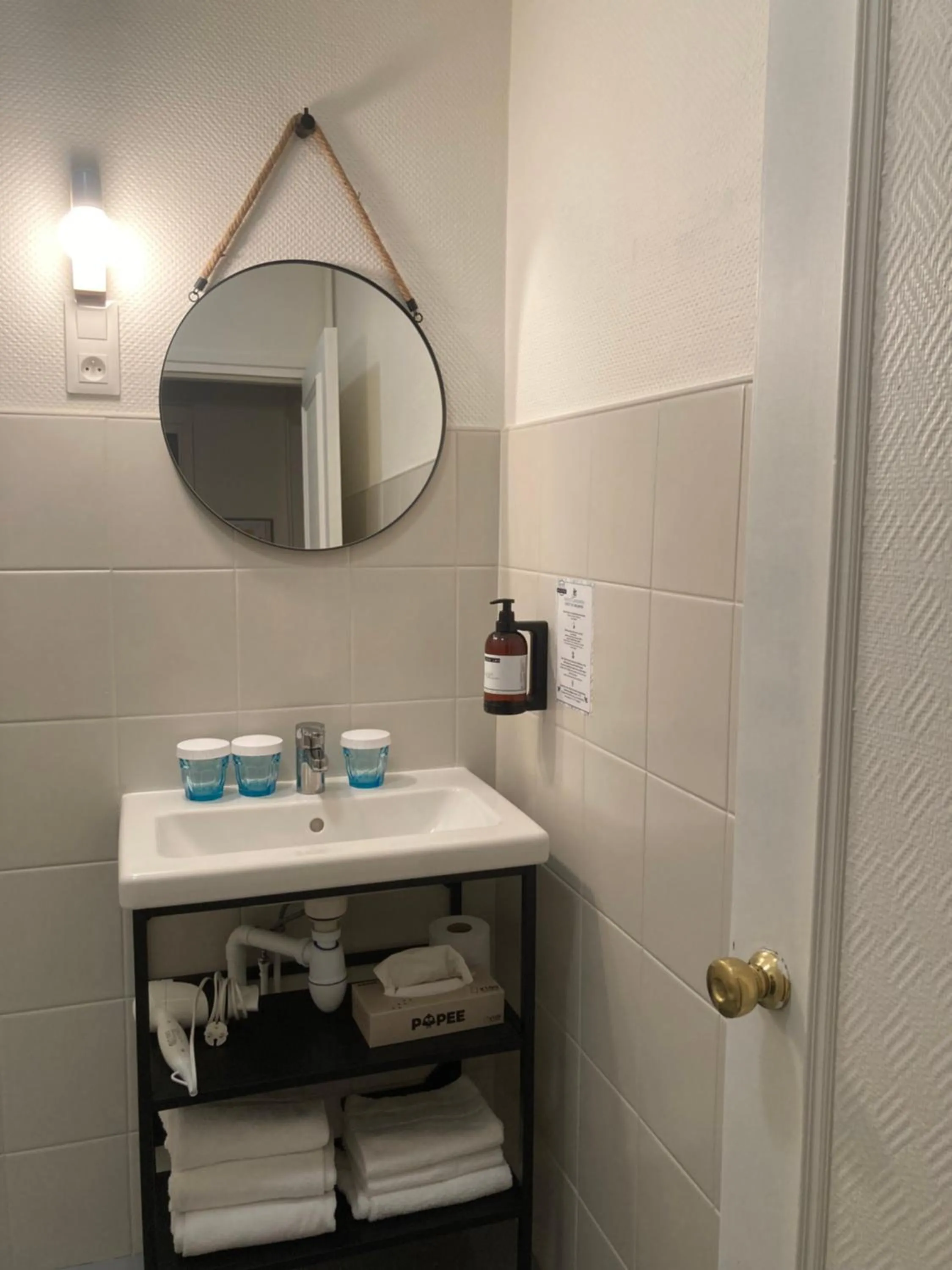 Bathroom in Anne De Bretagne