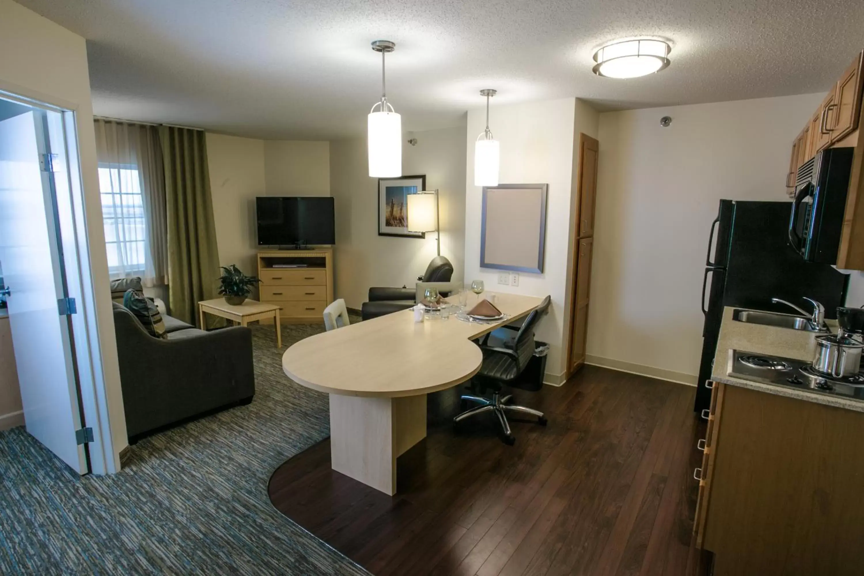 Photo of the whole room, Seating Area in Candlewood Suites Fargo-North Dakota State University, an IHG Hotel
