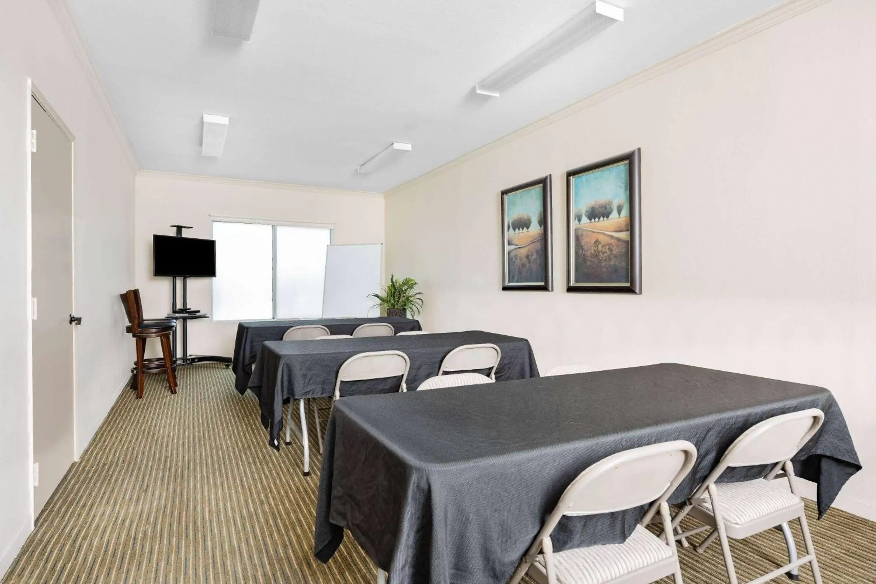 Meeting/conference room, Dining Area in Ramada by Wyndham Bakersfield